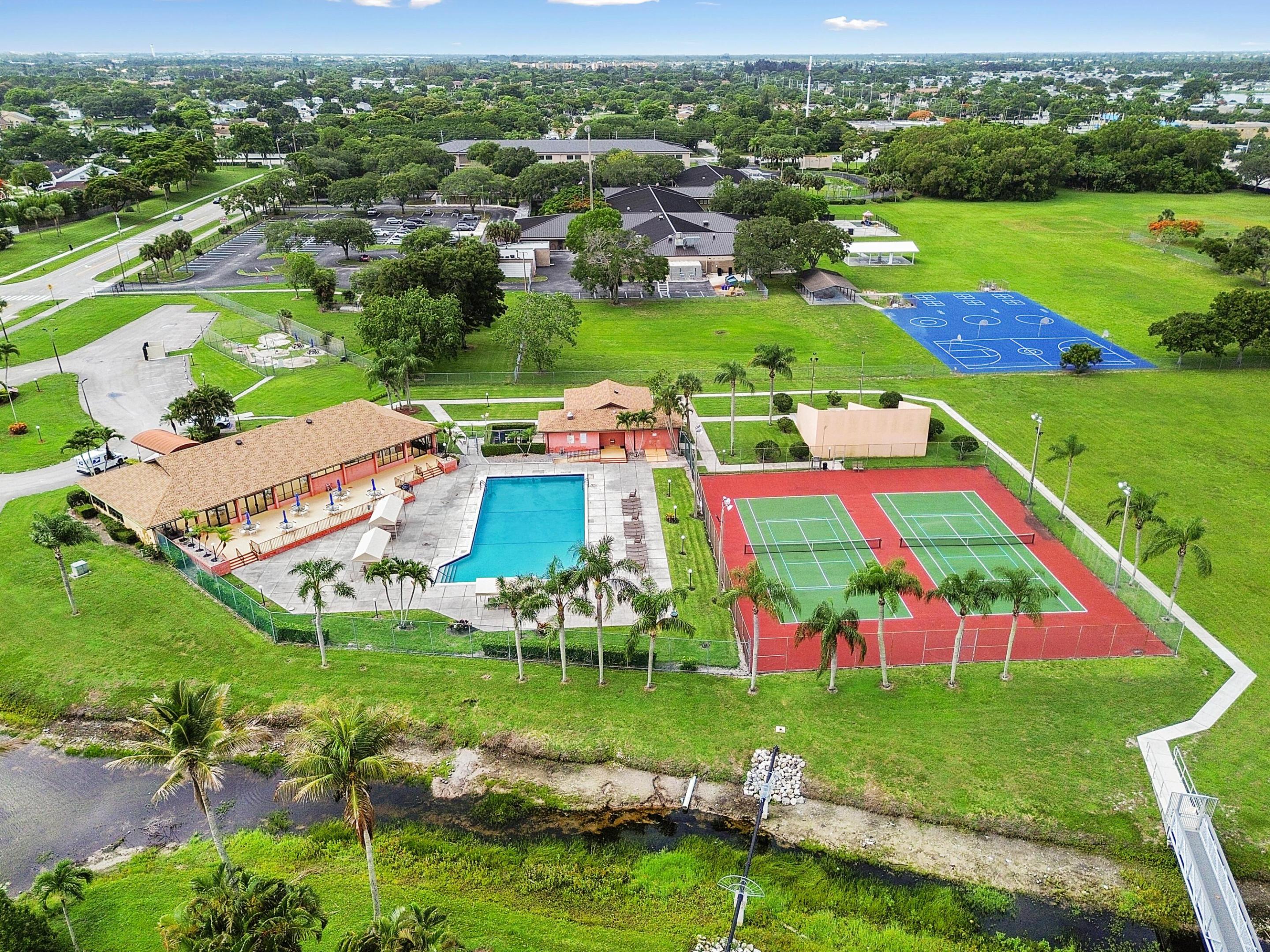 LAKESIDE GREEN - Residential