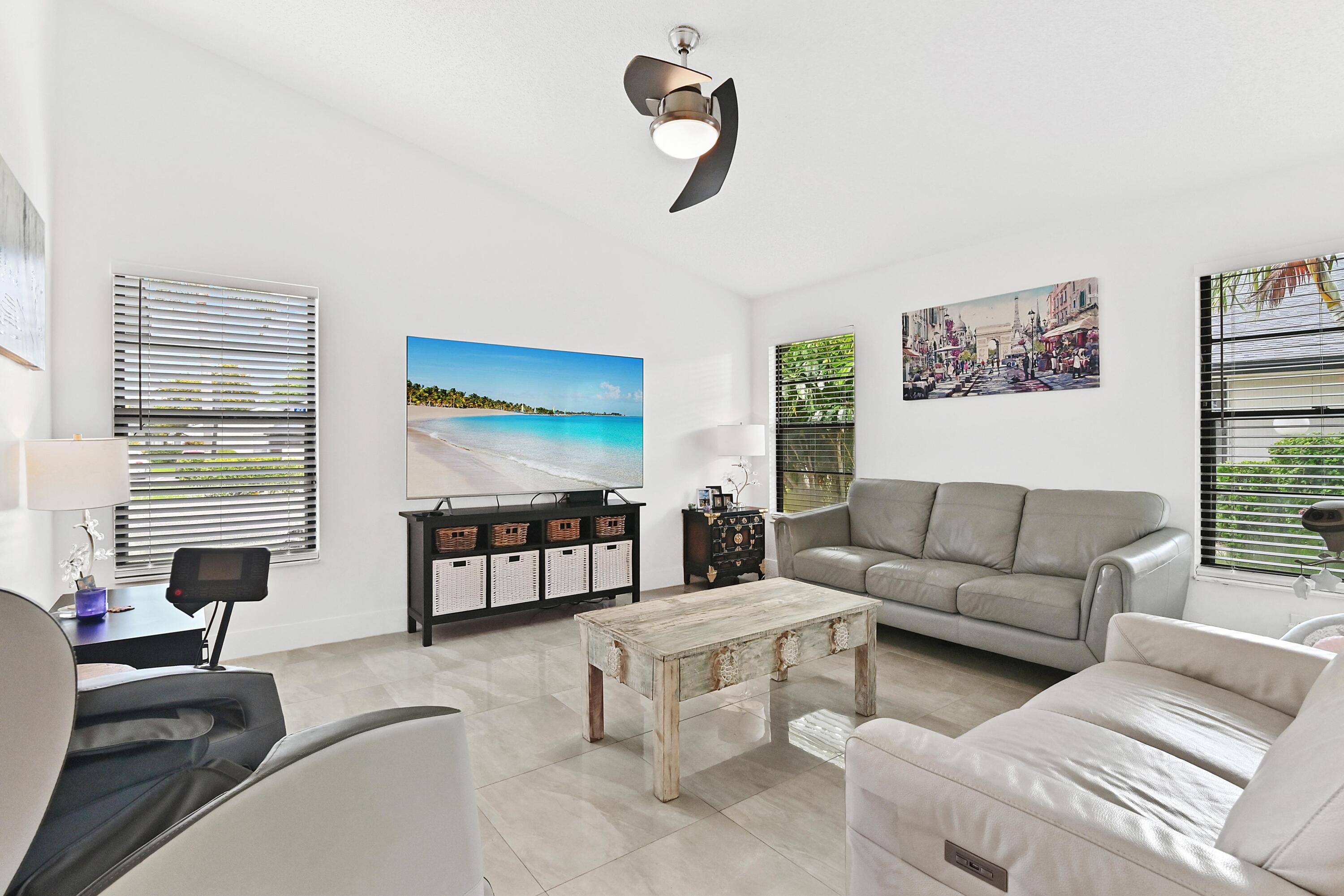 LAKESIDE GREEN - Residential
