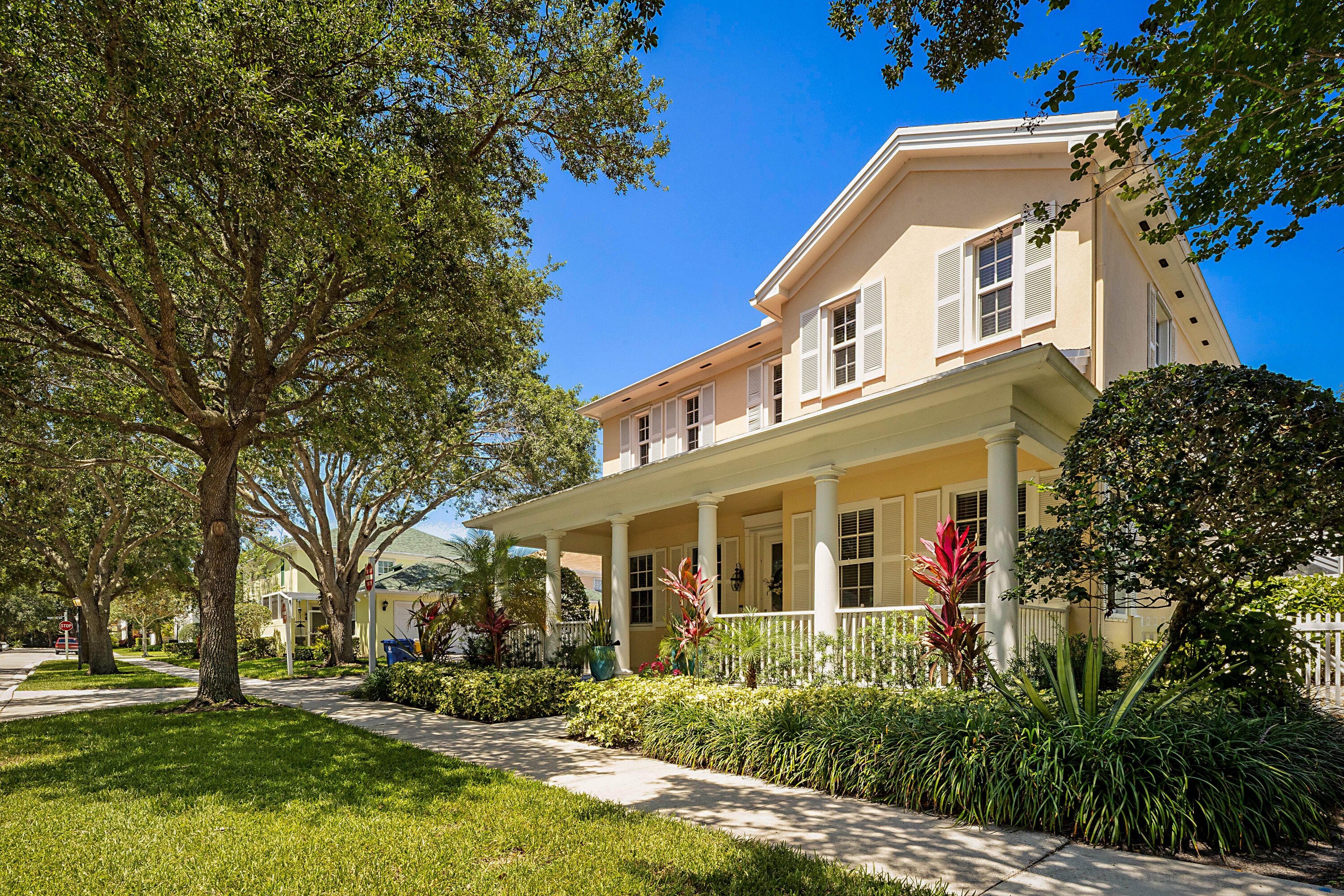 CAMBRIDGE AT ABACOA - Residential