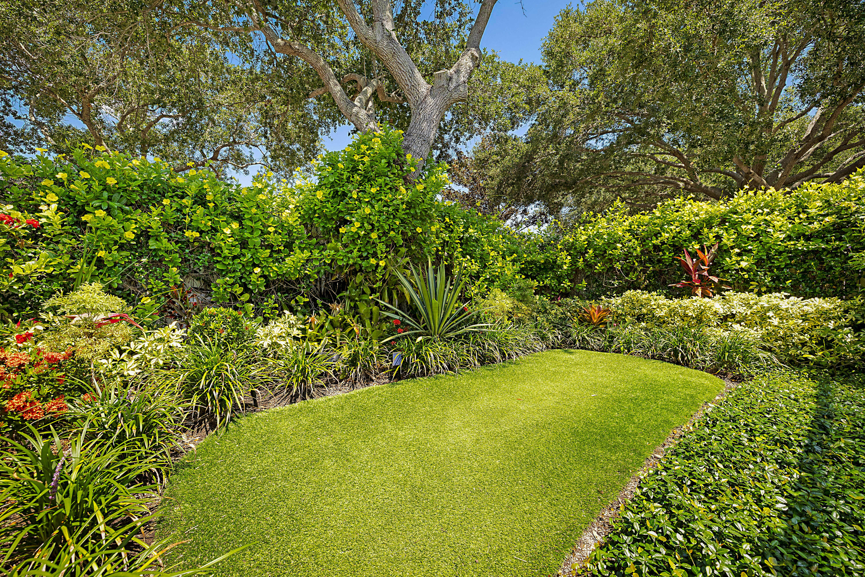 CAMBRIDGE AT ABACOA - Residential