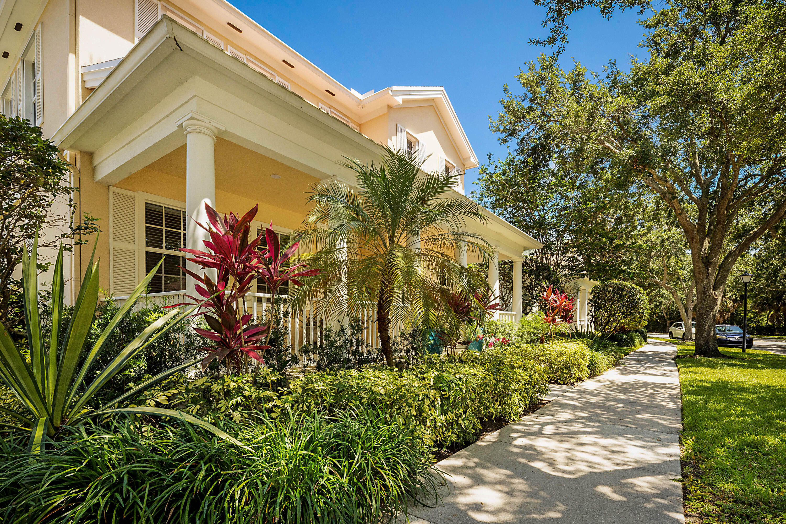 CAMBRIDGE AT ABACOA - Residential