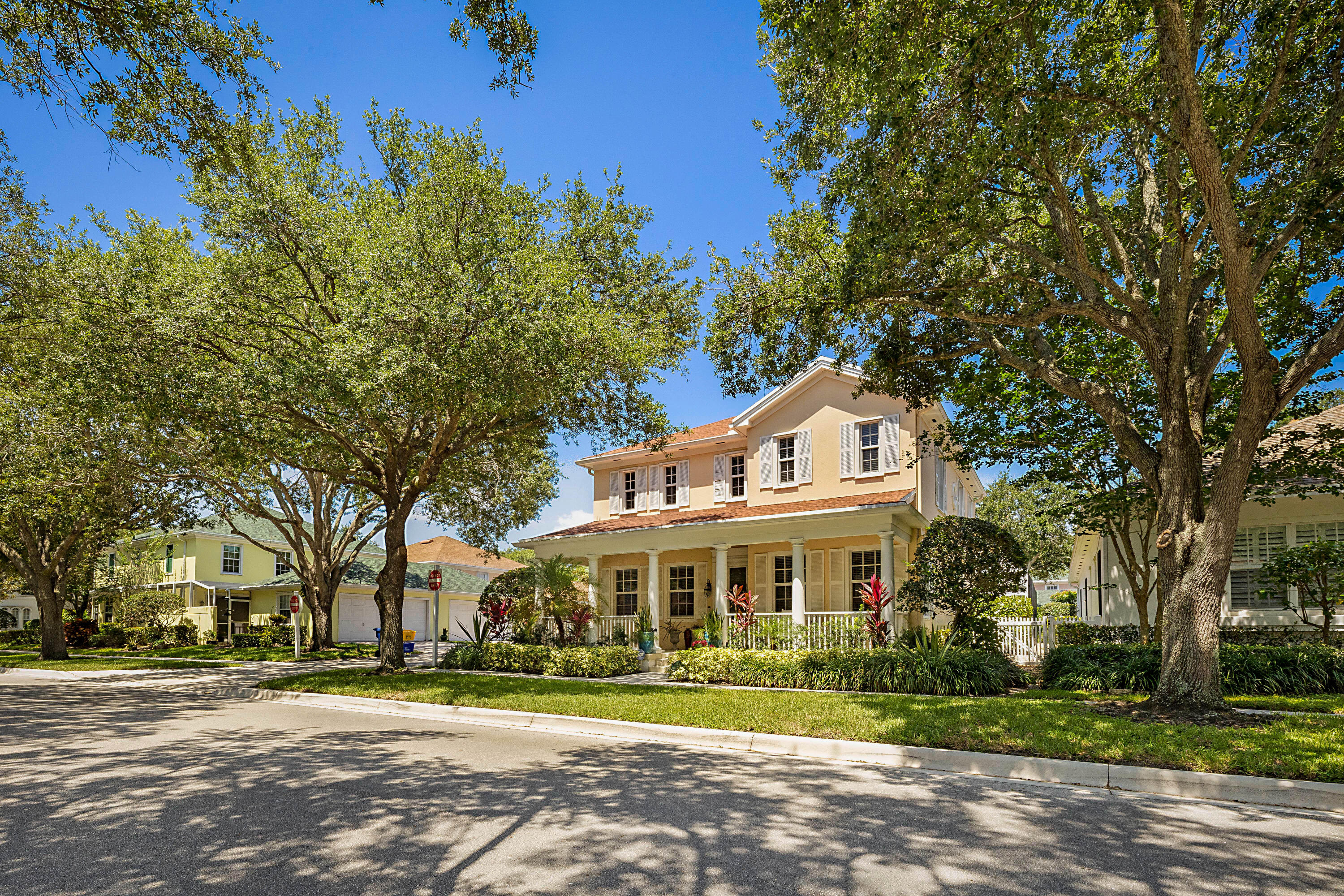 CAMBRIDGE AT ABACOA - Residential