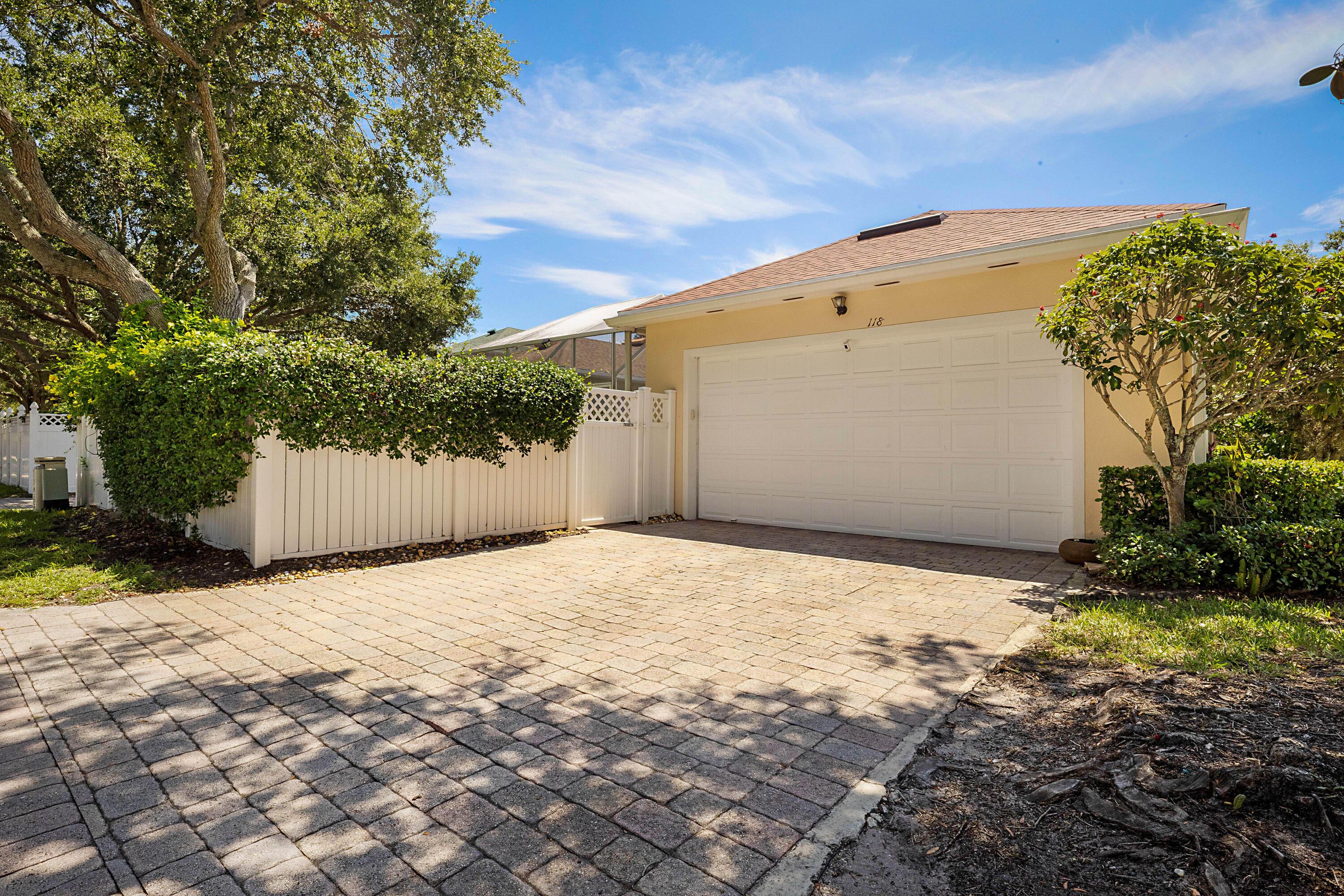 CAMBRIDGE AT ABACOA - Residential