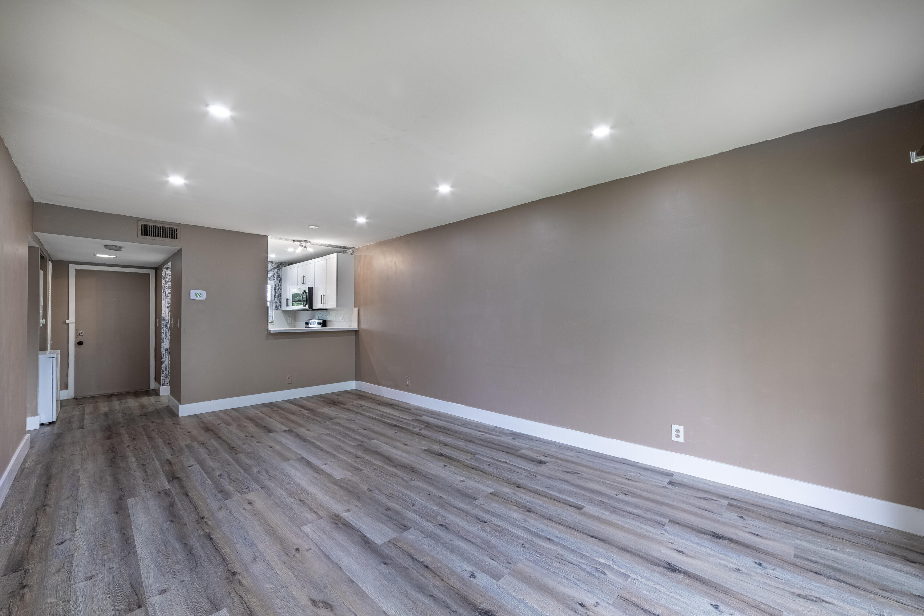 FIRST ENCOUNTER CONDO - Residential Lease