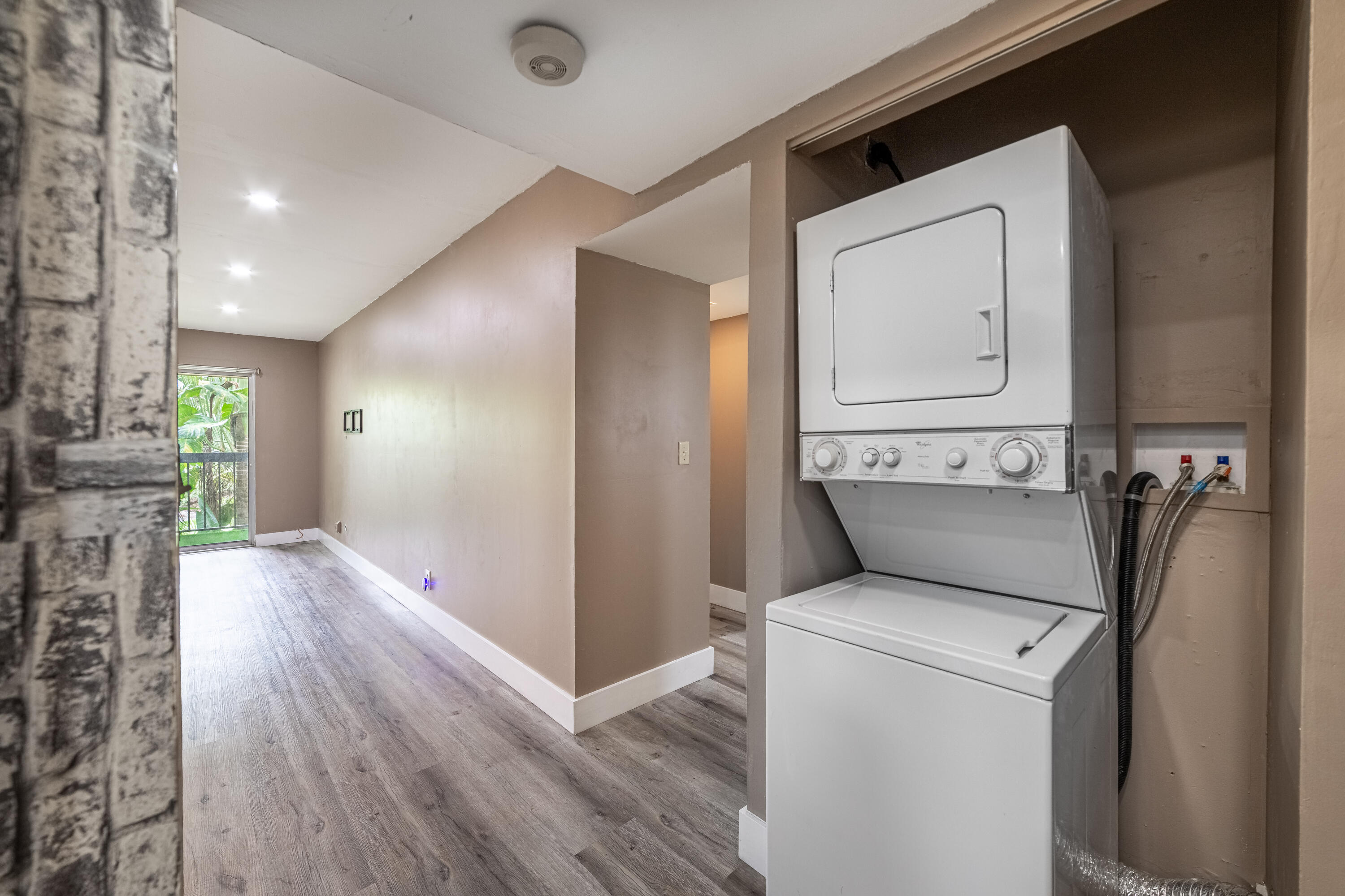 FIRST ENCOUNTER CONDO - Residential Lease