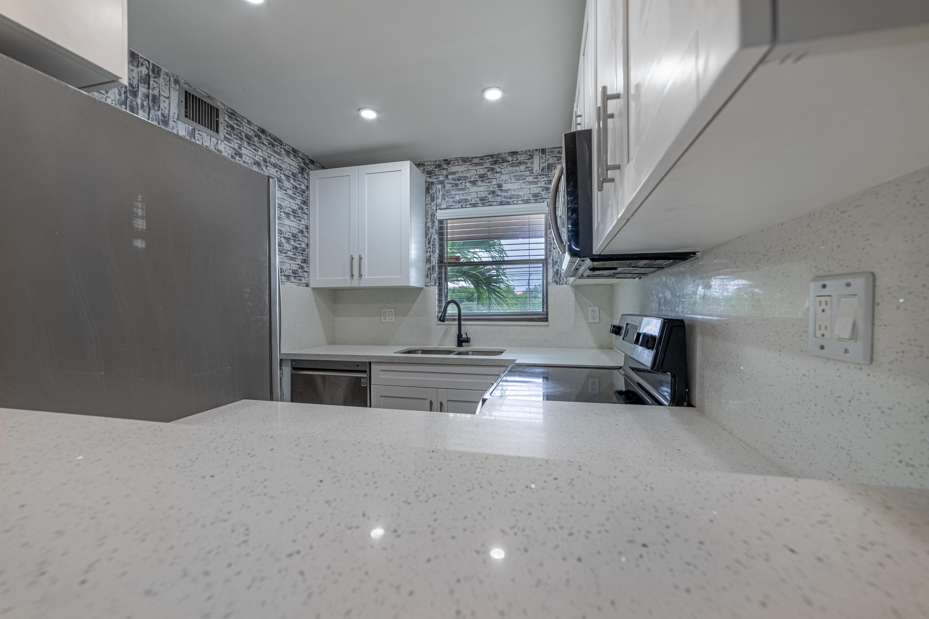 FIRST ENCOUNTER CONDO - Residential Lease