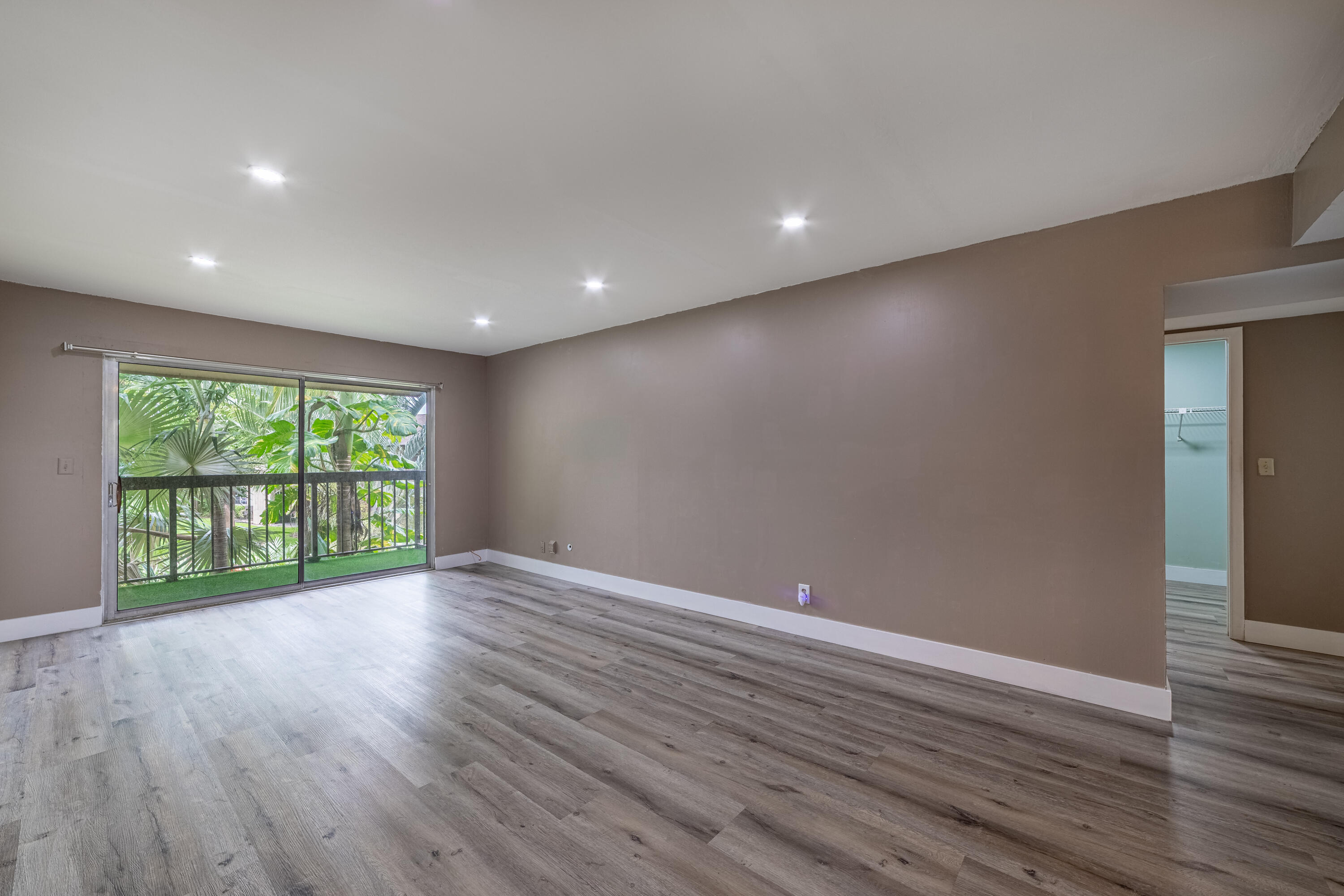 FIRST ENCOUNTER CONDO - Residential Lease
