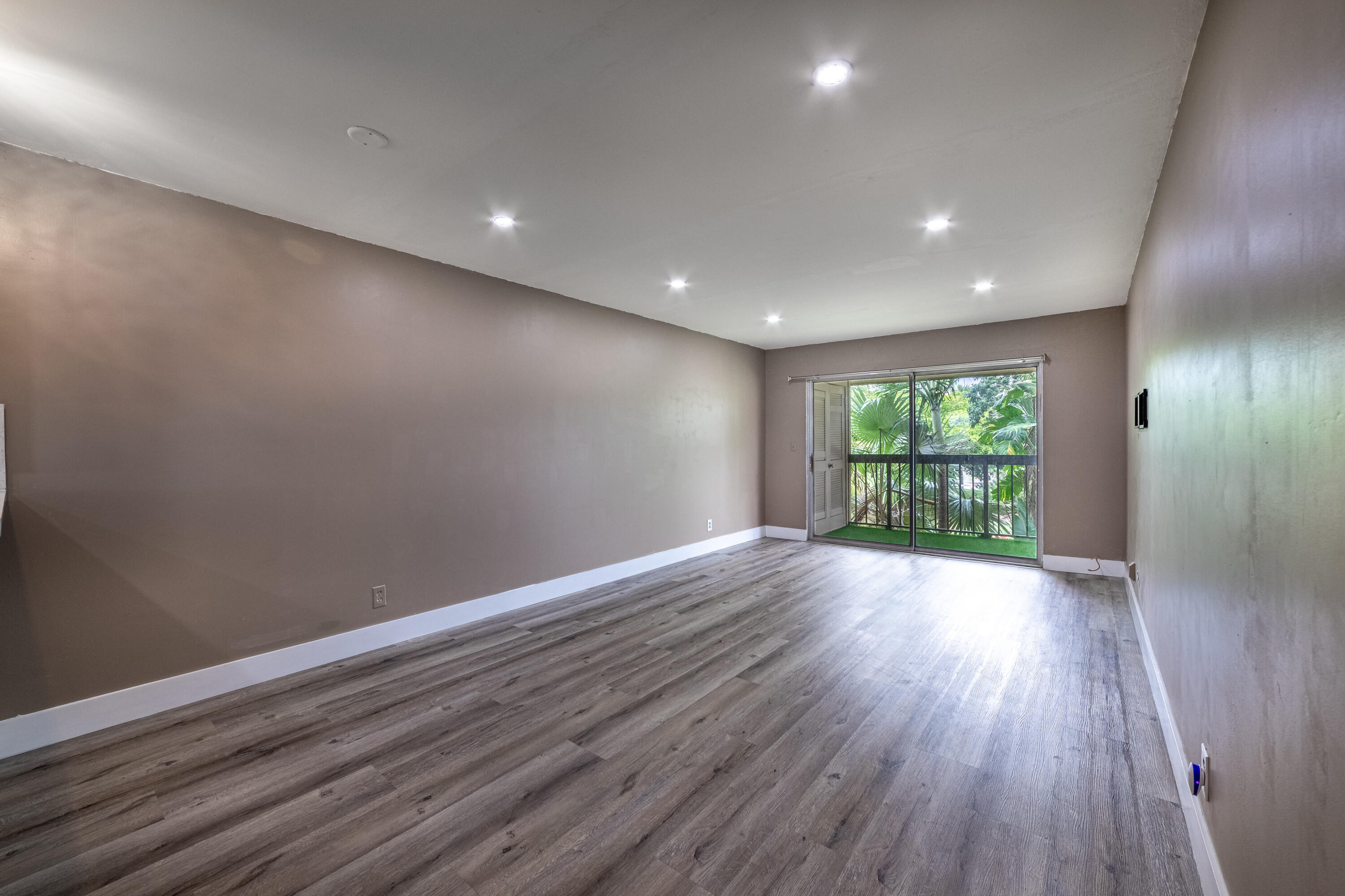 FIRST ENCOUNTER CONDO - Residential Lease