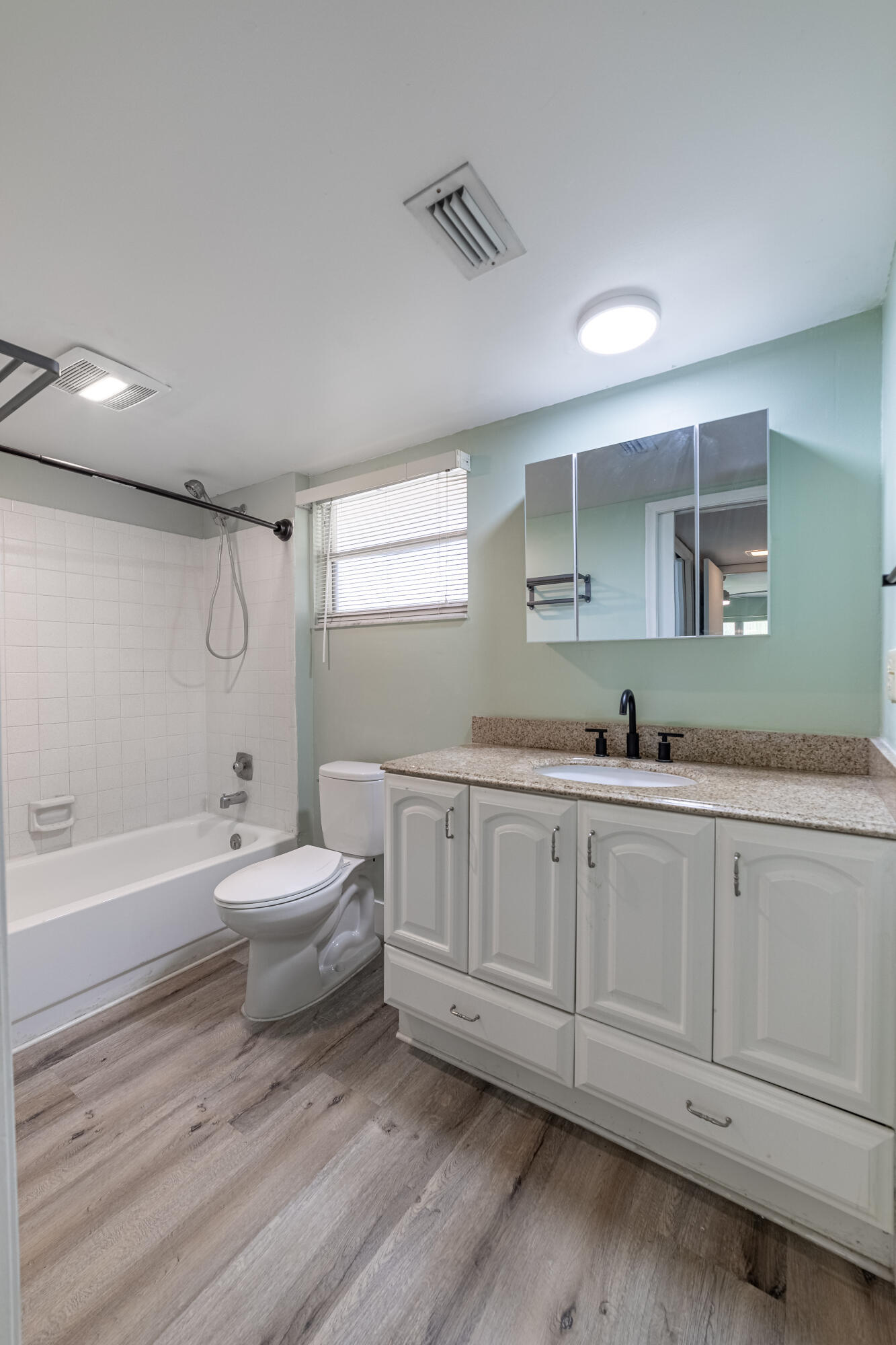 FIRST ENCOUNTER CONDO - Residential Lease