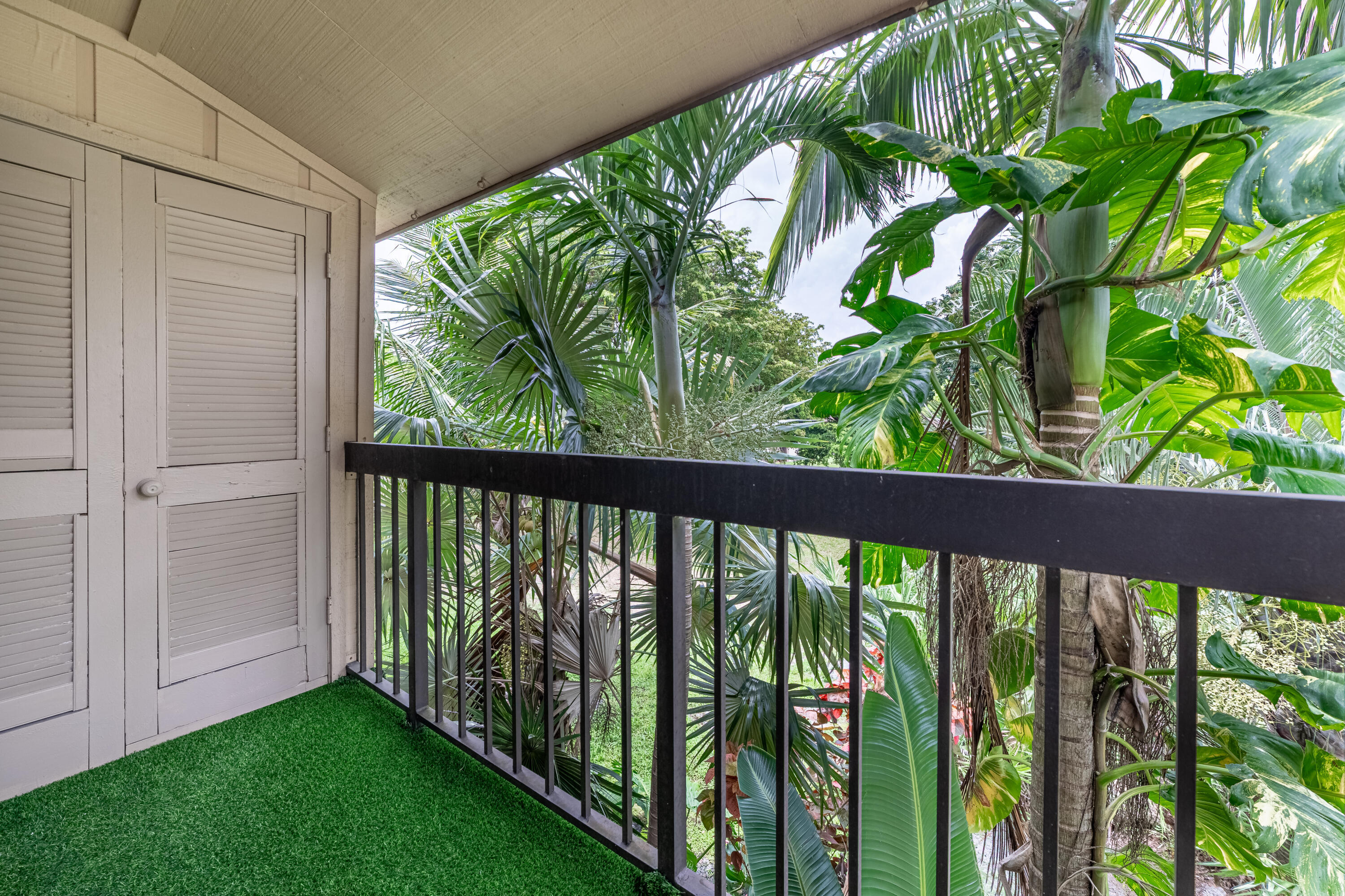 FIRST ENCOUNTER CONDO - Residential Lease