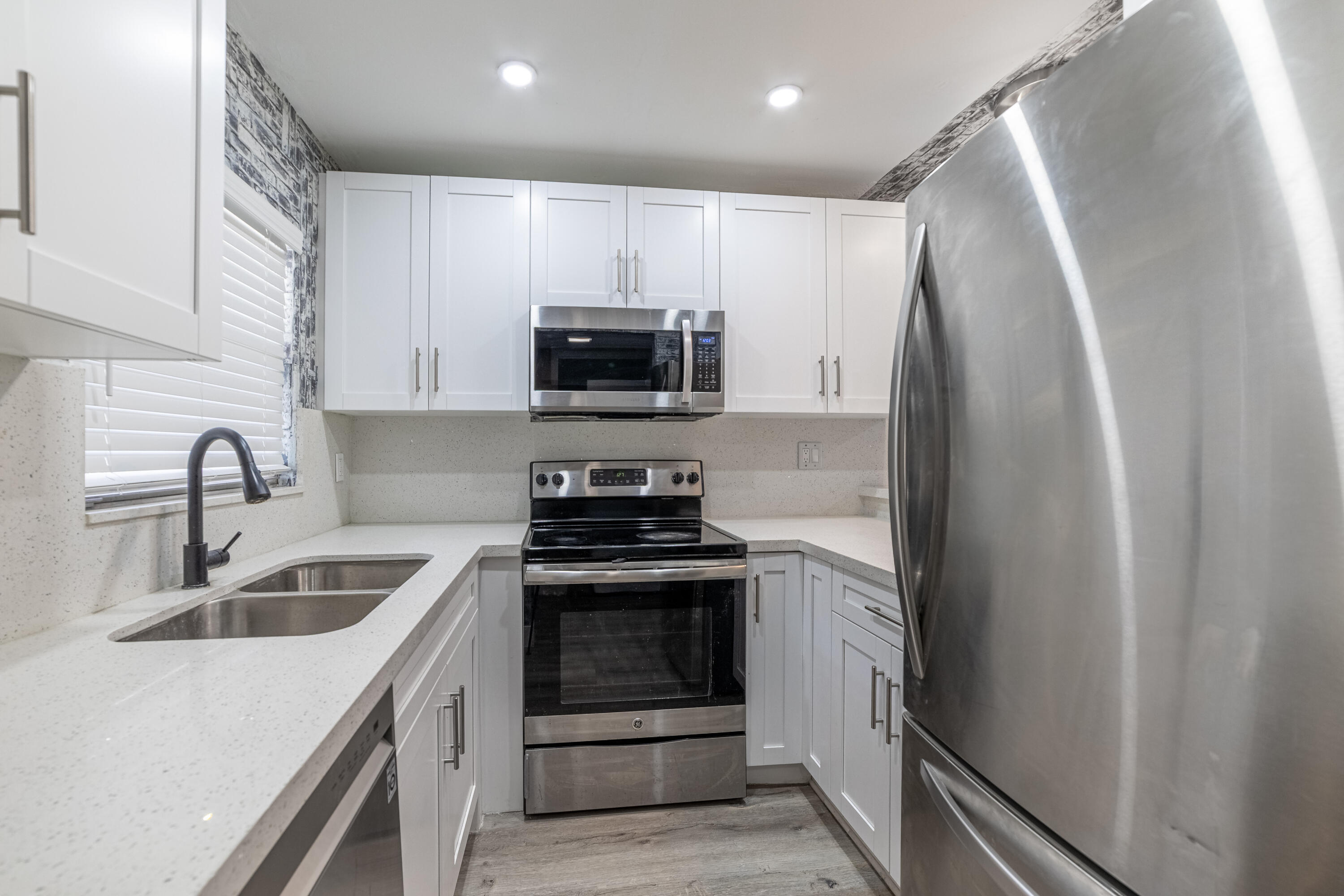 FIRST ENCOUNTER CONDO - Residential Lease