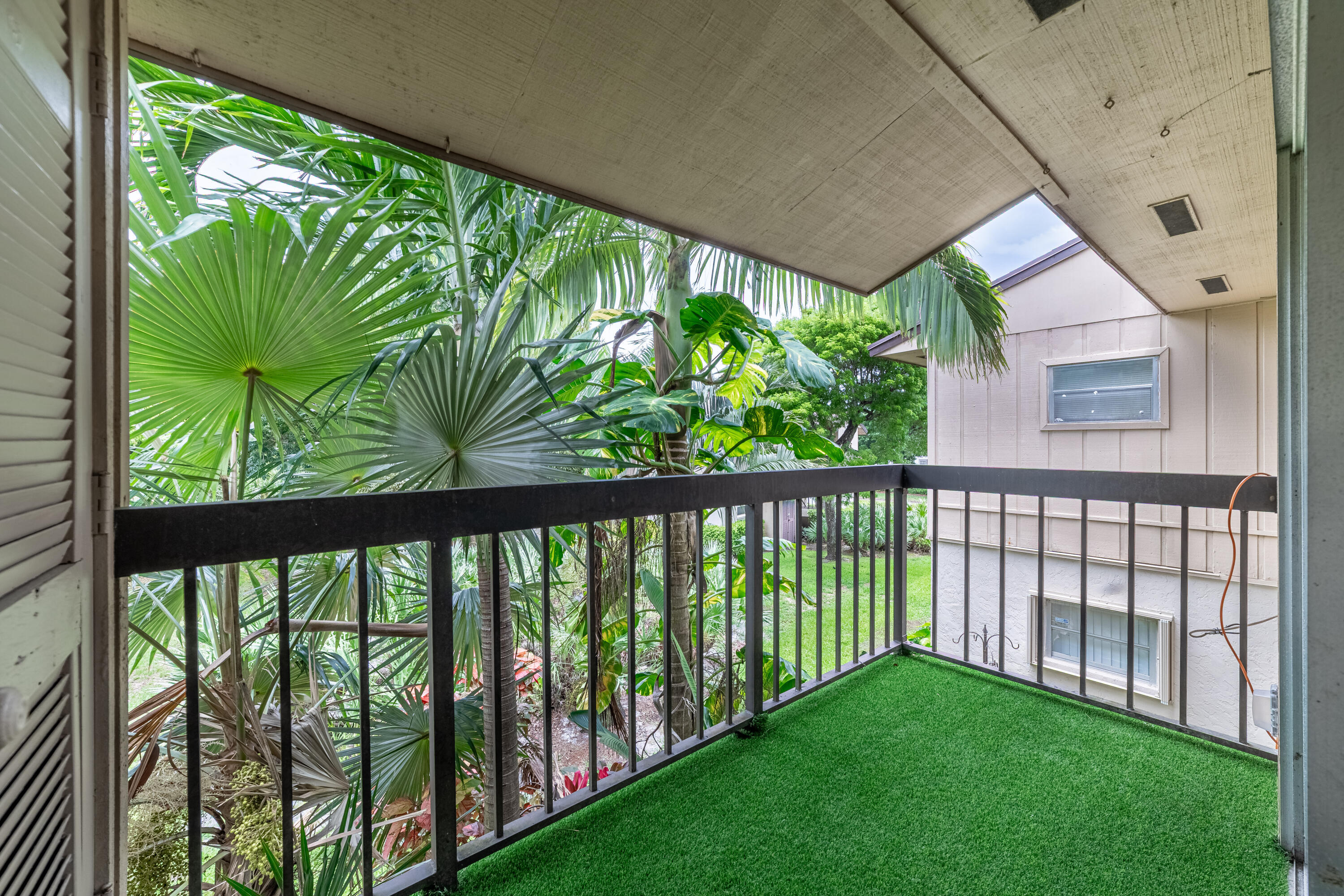 FIRST ENCOUNTER CONDO - Residential Lease