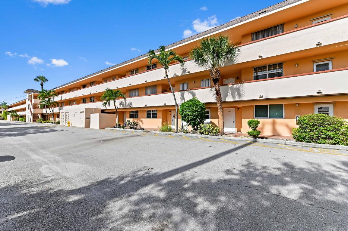 LIGHTHOUSE POINT PLAZA CONDO - Residential