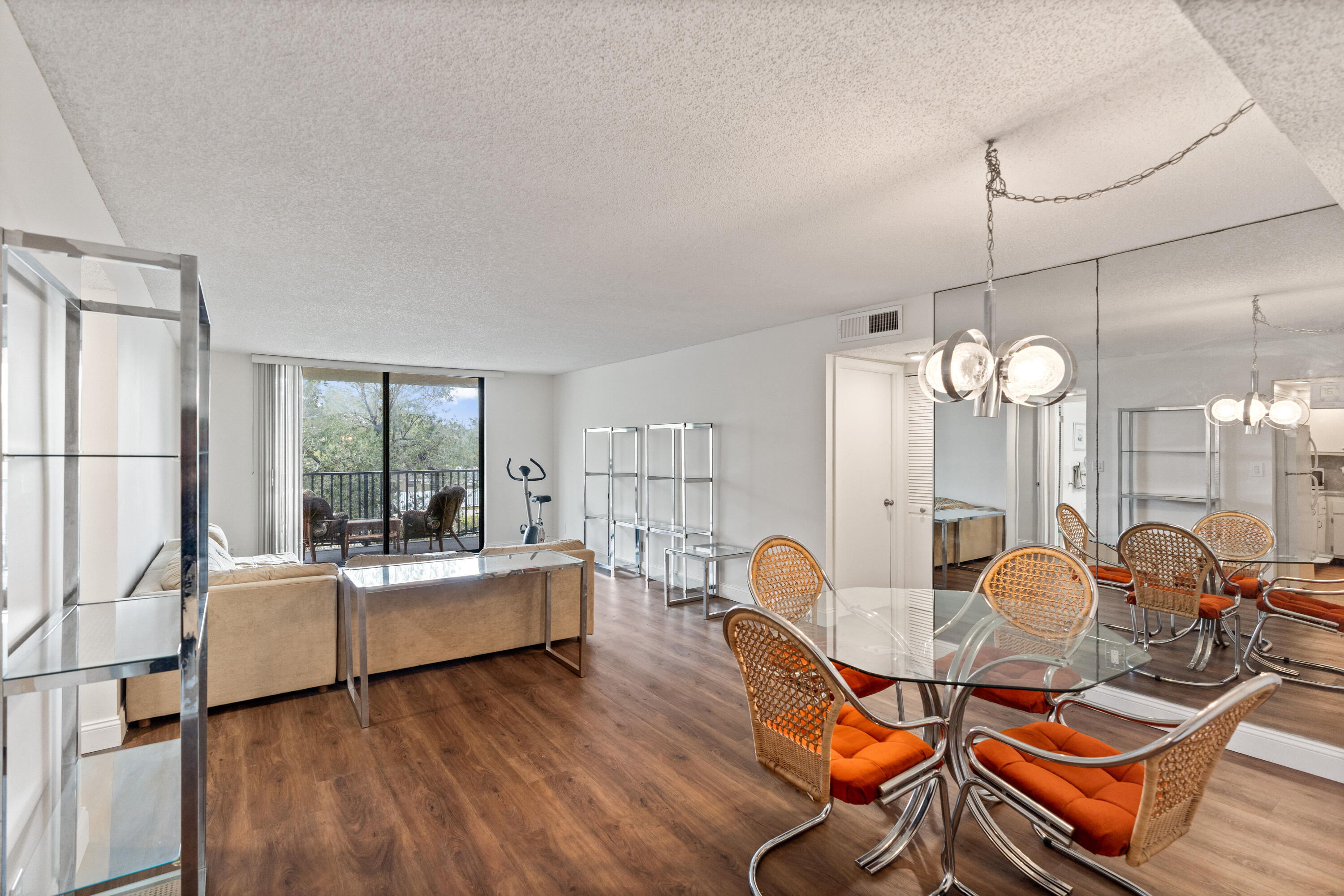 Tamarac two bedroom condominium with a new water heater and new flooring, near the Hampton Park in North Lauderdale. For commuters, it is short distance to the Florida Turnpike.
