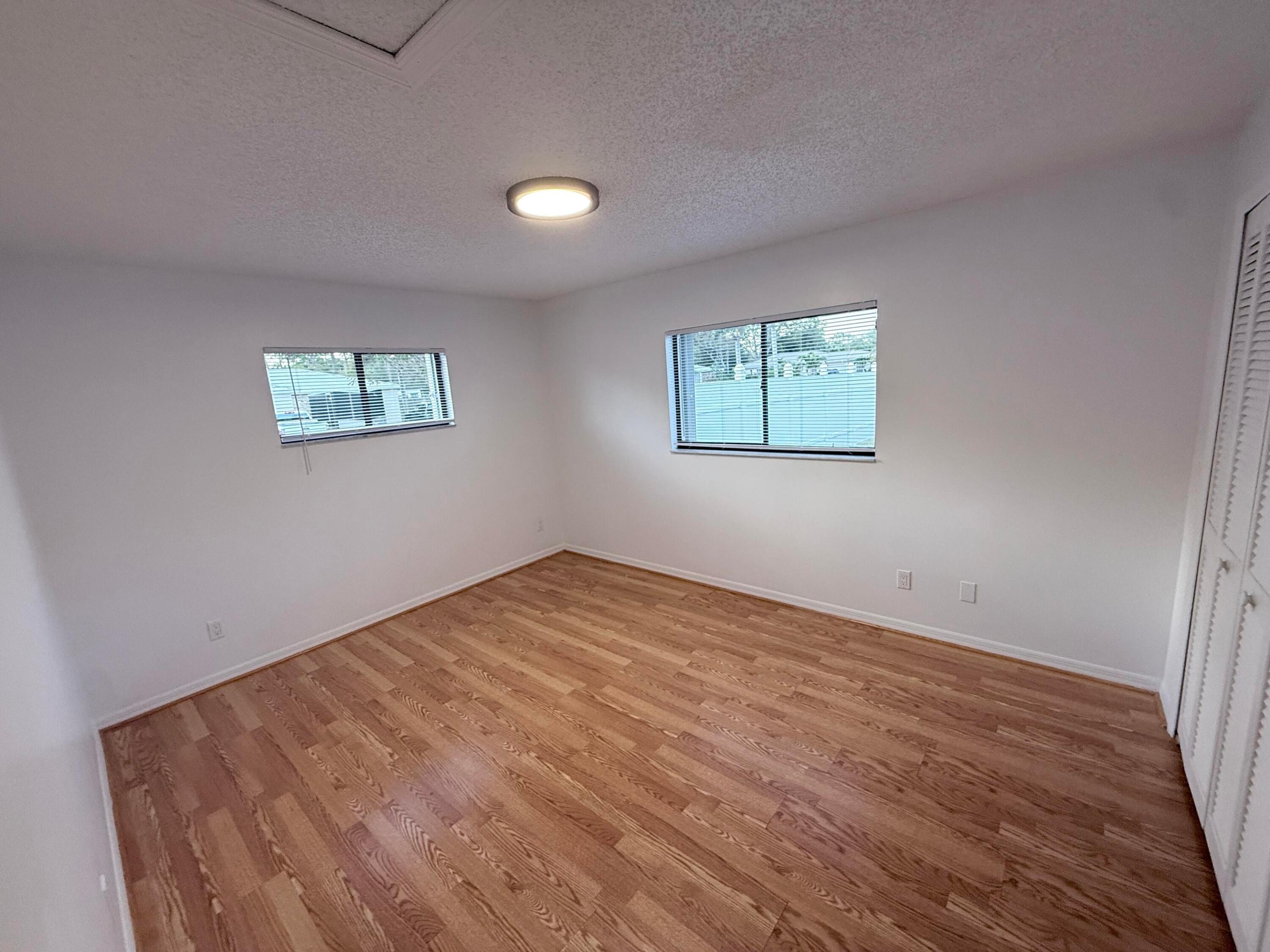 LAURELWOOD SUB UNIT 4 - Residential