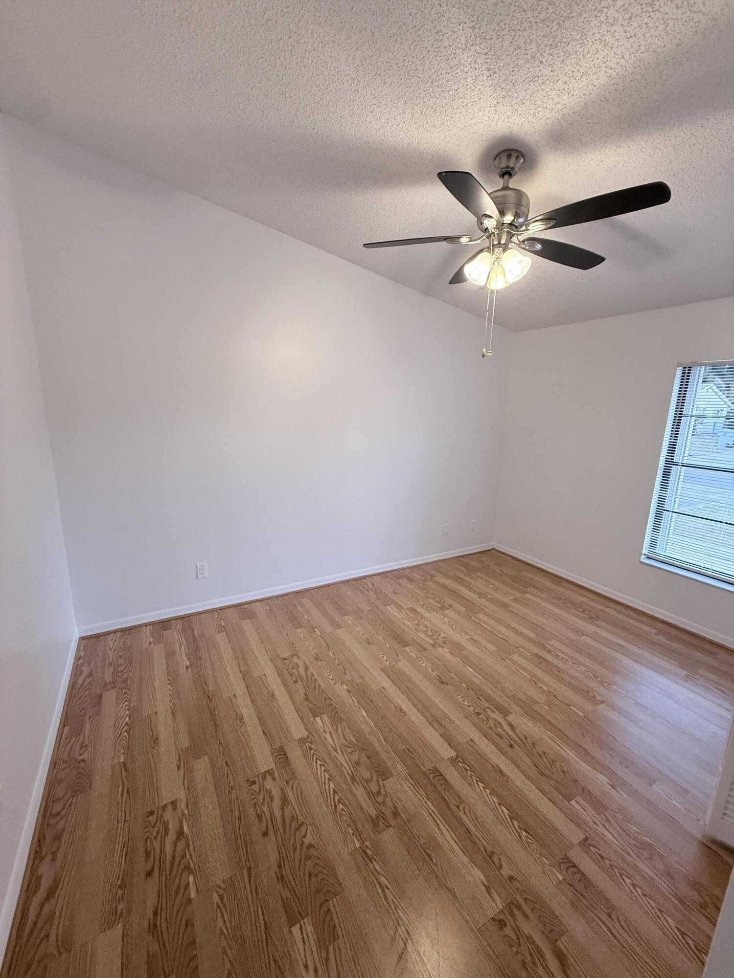 LAURELWOOD SUB UNIT 4 - Residential