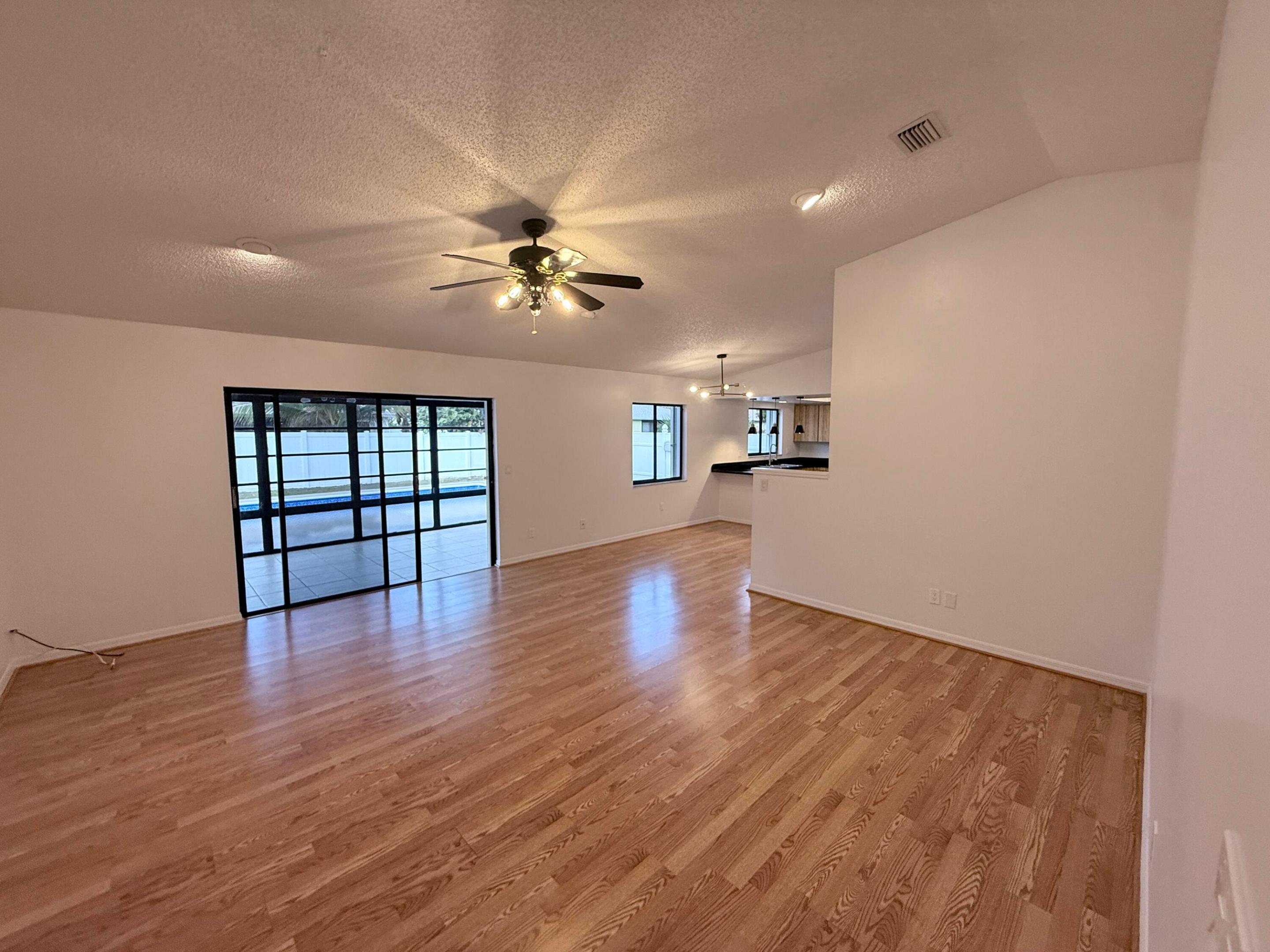LAURELWOOD SUB UNIT 4 - Residential