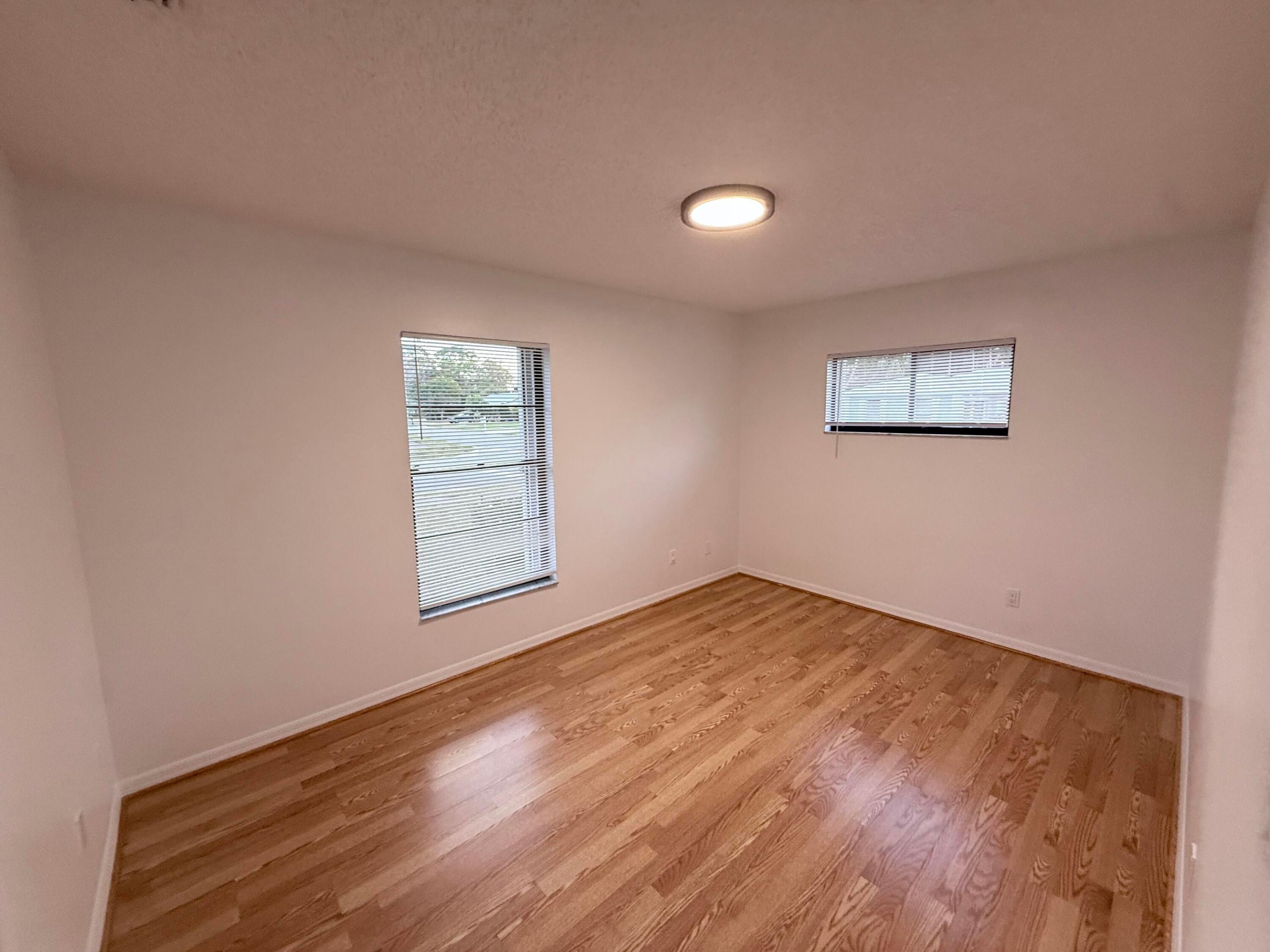 LAURELWOOD SUB UNIT 4 - Residential