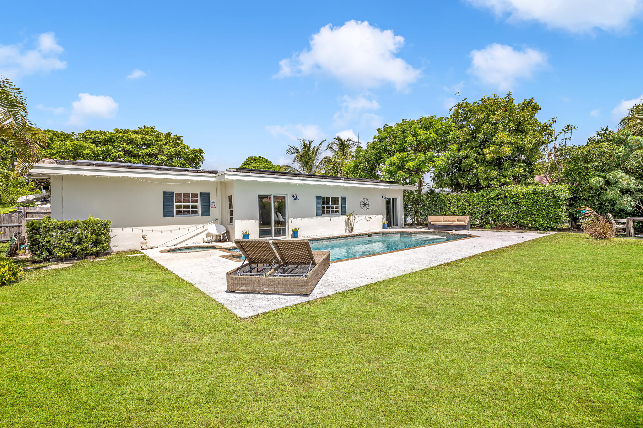 LIGHTHOUSE MANOR - Residential