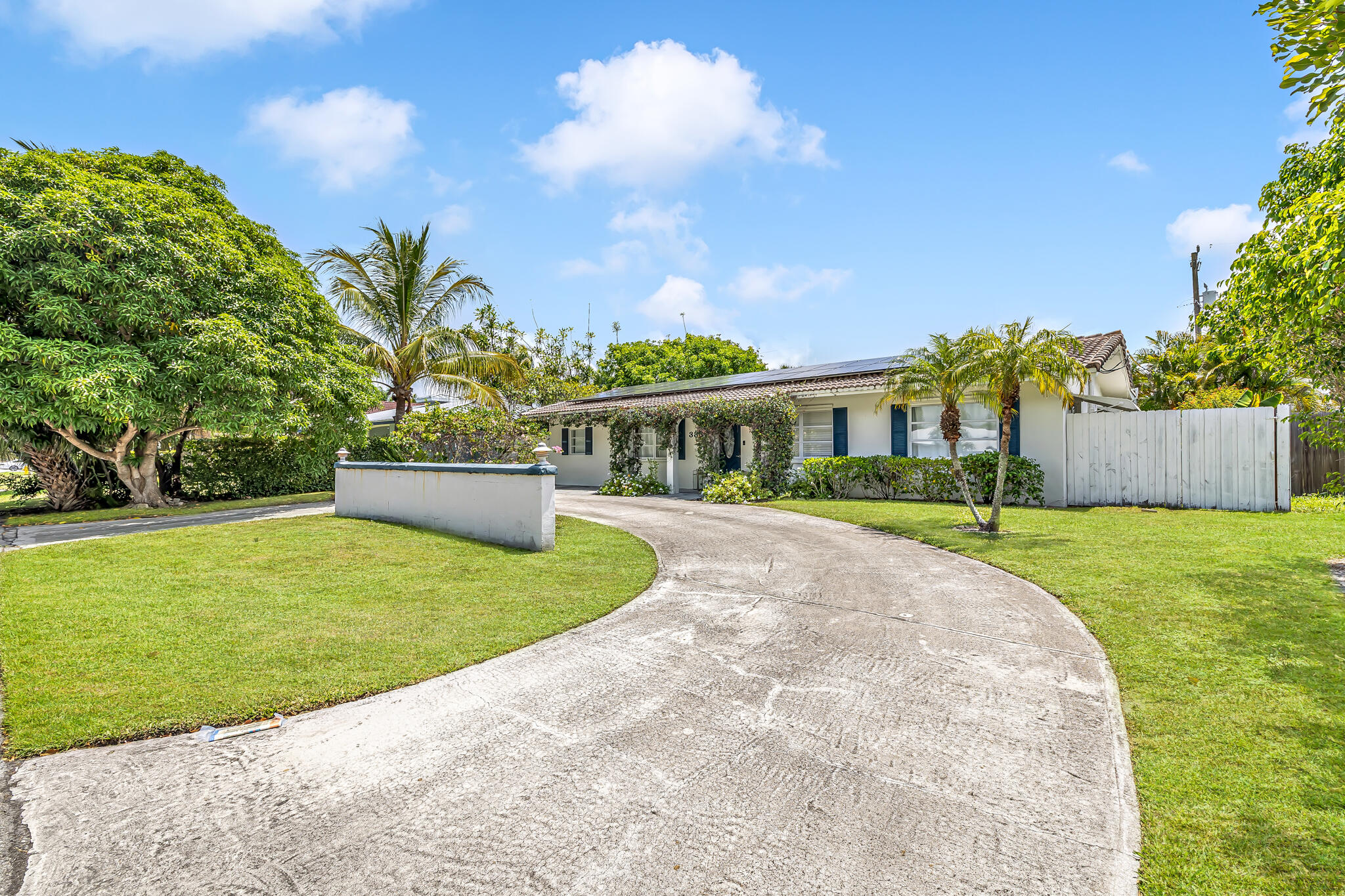 LIGHTHOUSE MANOR - Residential