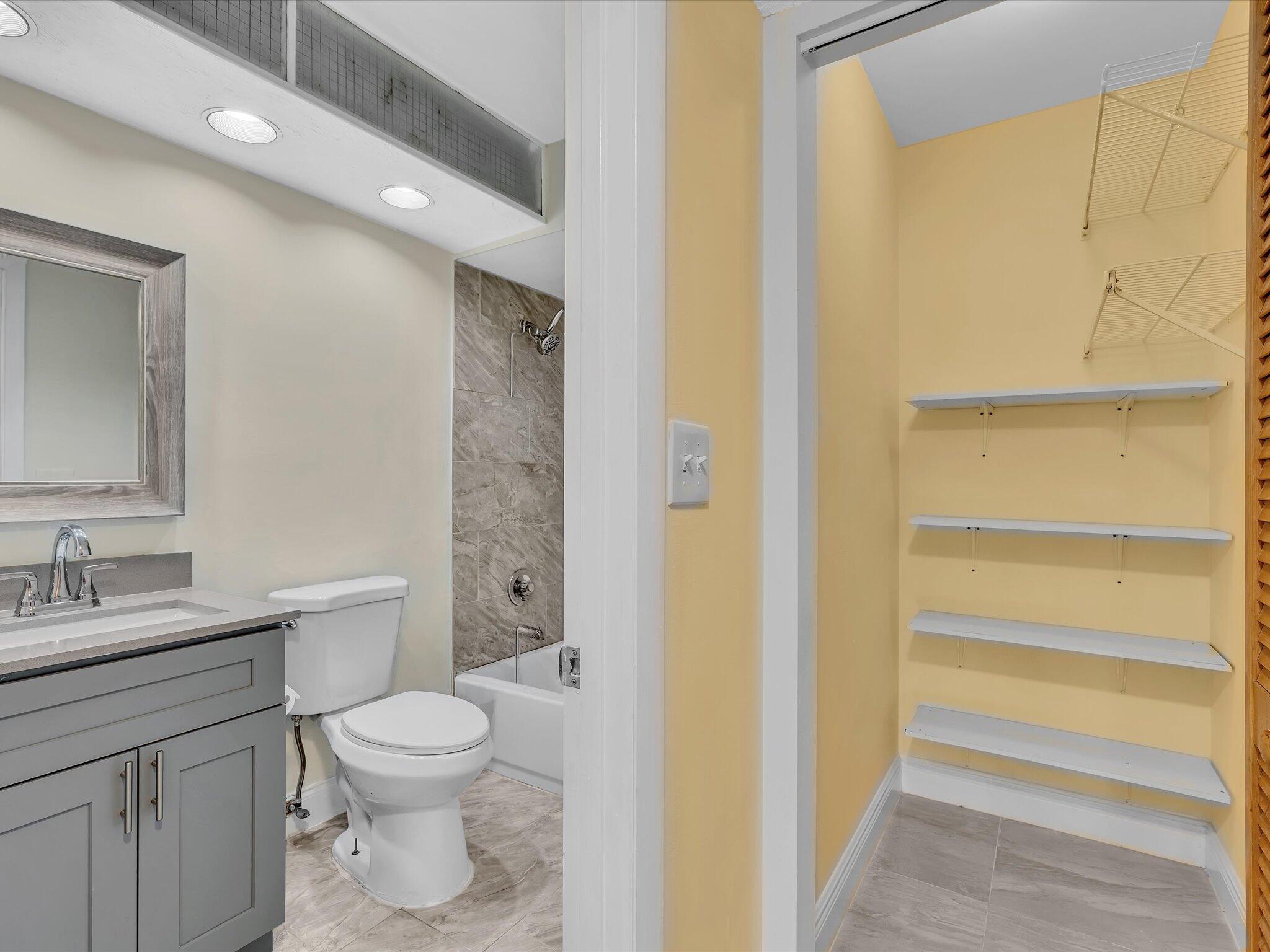 CASA DEL RIO CONDO - Residential Lease