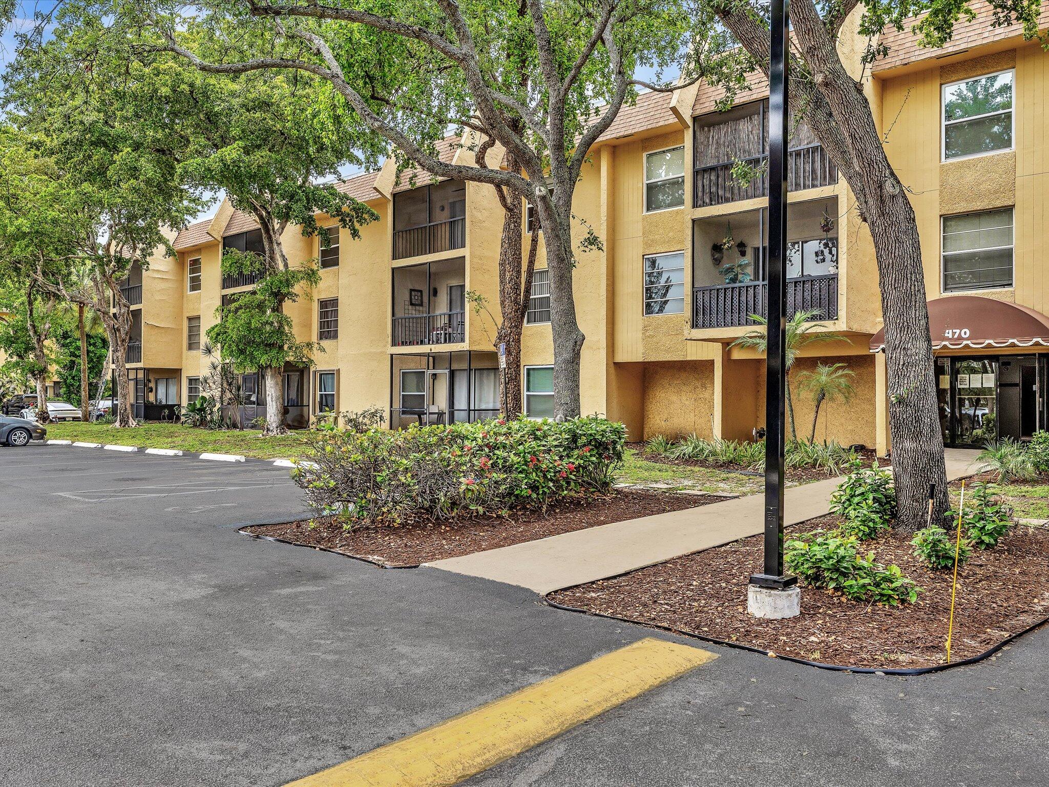 CASA DEL RIO CONDO - Residential Lease