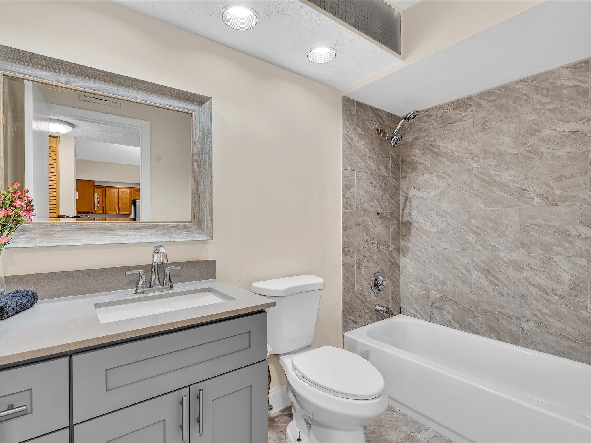 CASA DEL RIO CONDO - Residential Lease