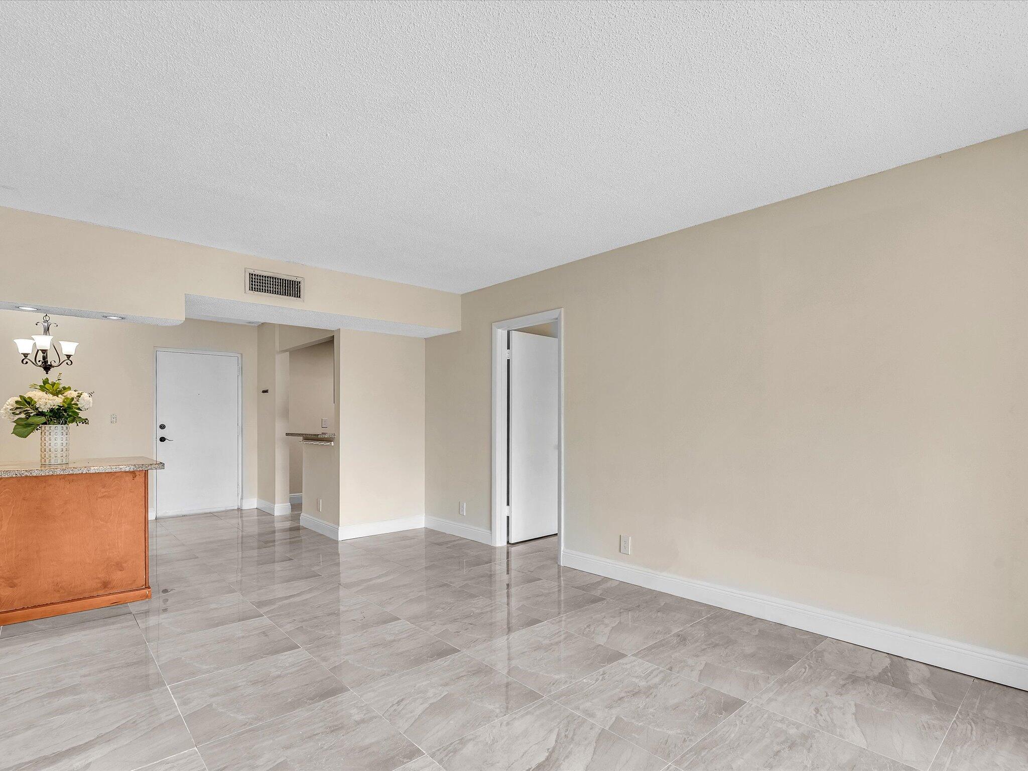 CASA DEL RIO CONDO - Residential Lease