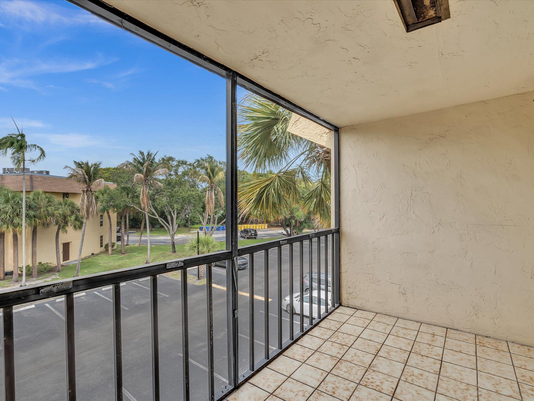 CASA DEL RIO CONDO - Residential Lease