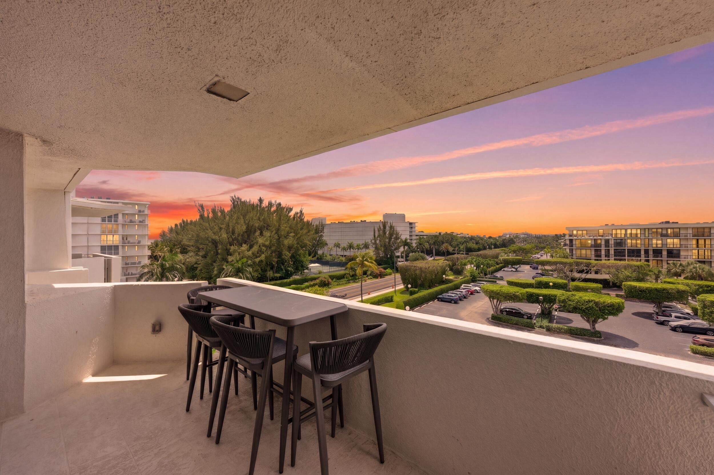 CARLYLE HOUSE CONDO - Residential