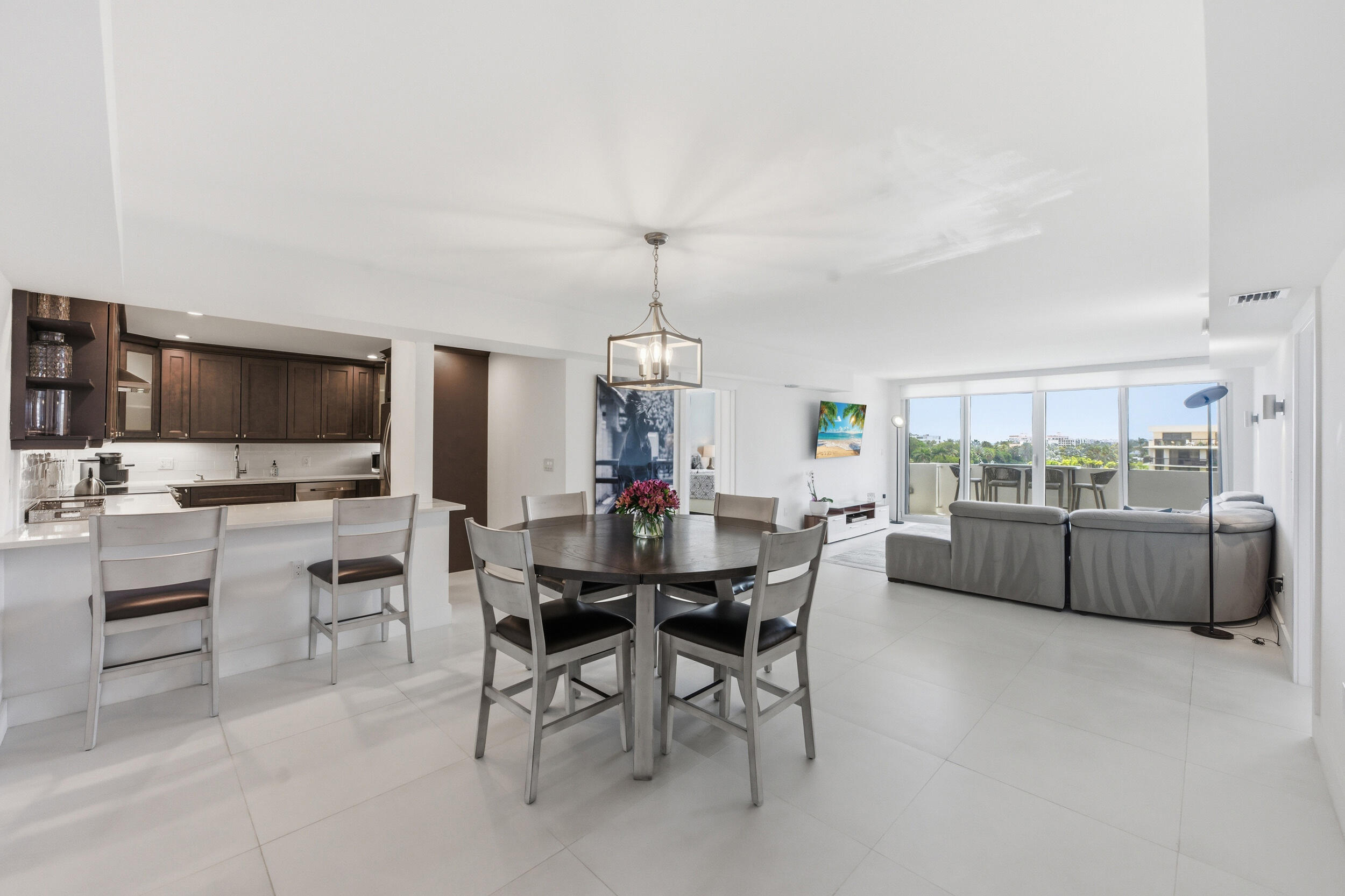 CARLYLE HOUSE CONDO - Residential