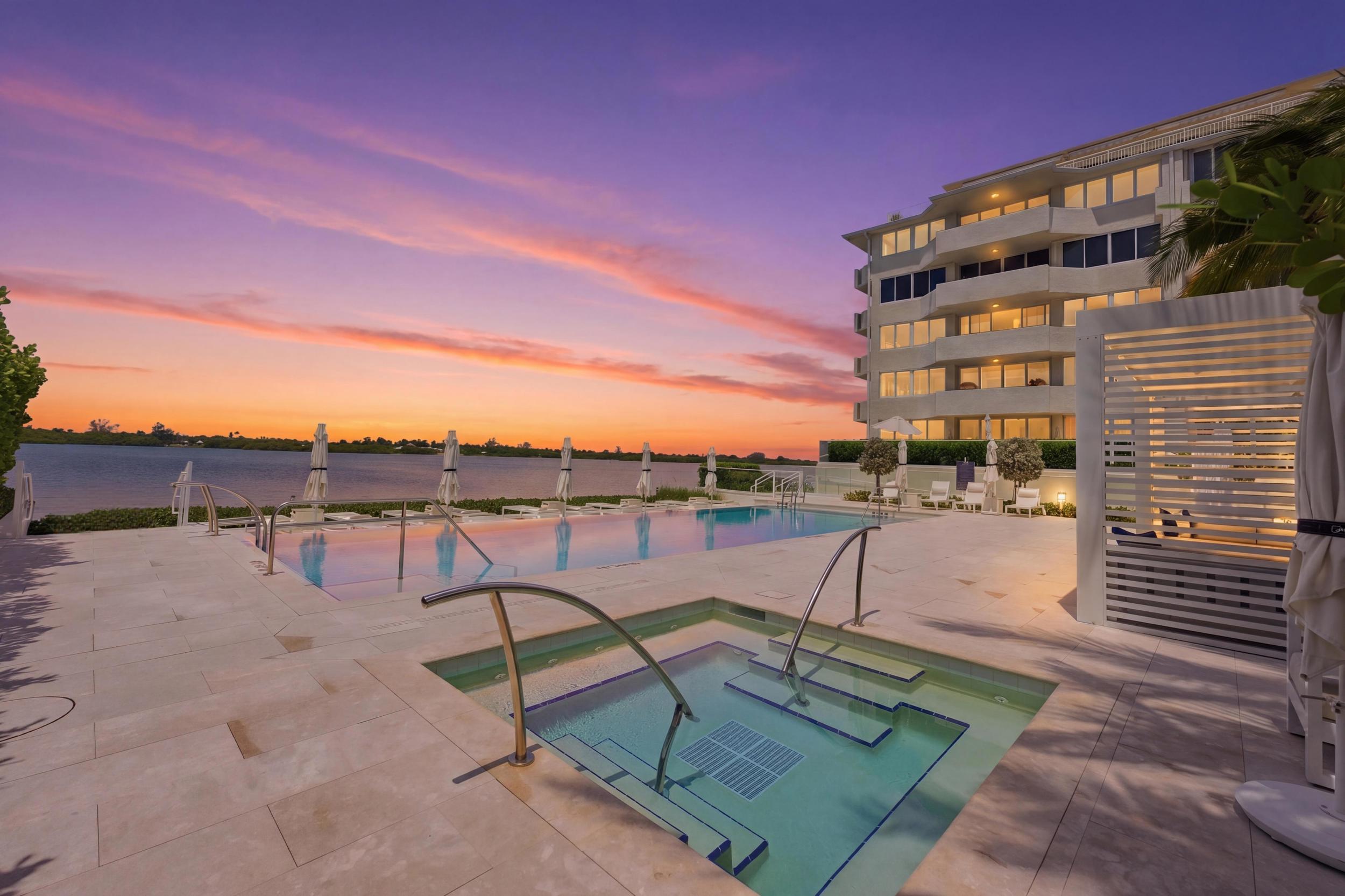 CARLYLE HOUSE CONDO - Residential