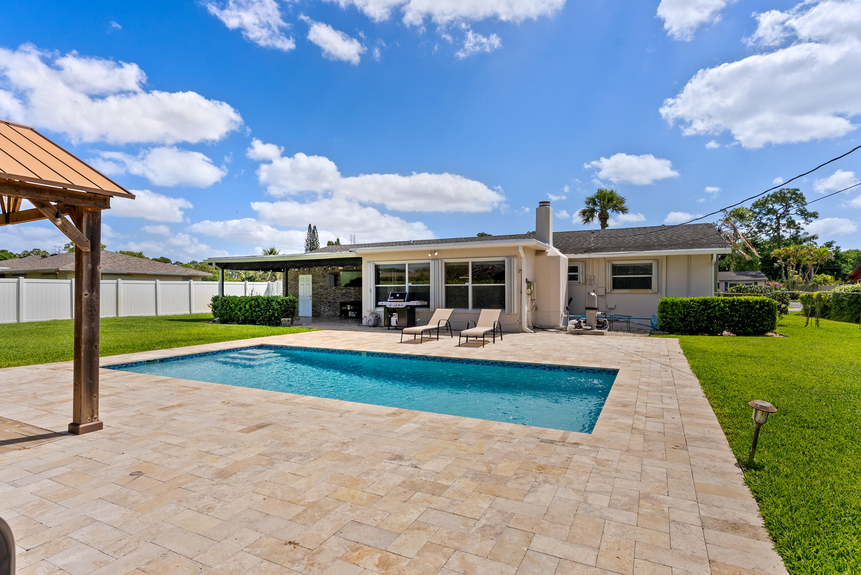 PALM BEACH NATL GOLF AND COUNTRY CLUB ESTATES 1 - Residential