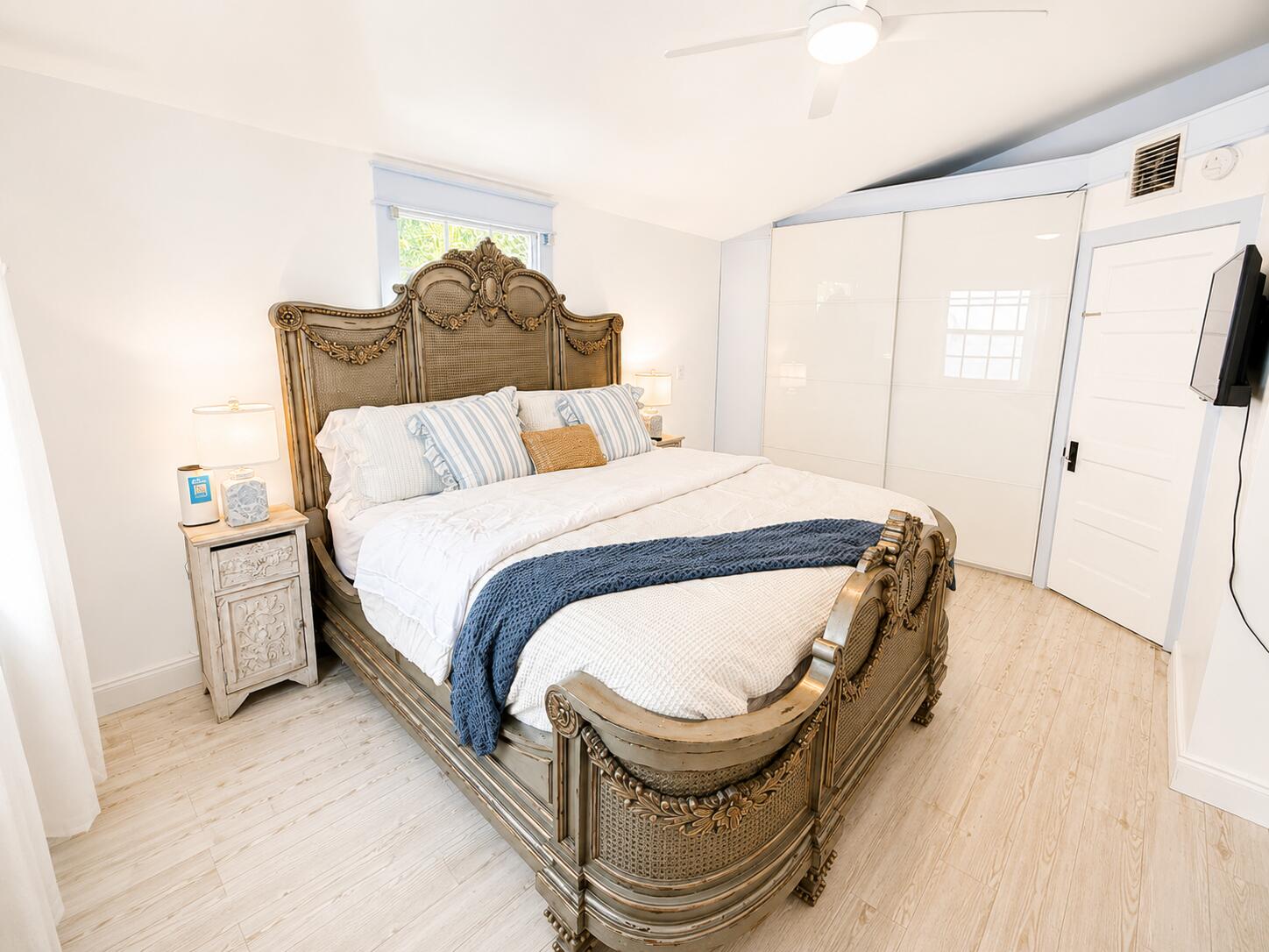 LAS OLAS PARK CORR PLAT - Residential Lease