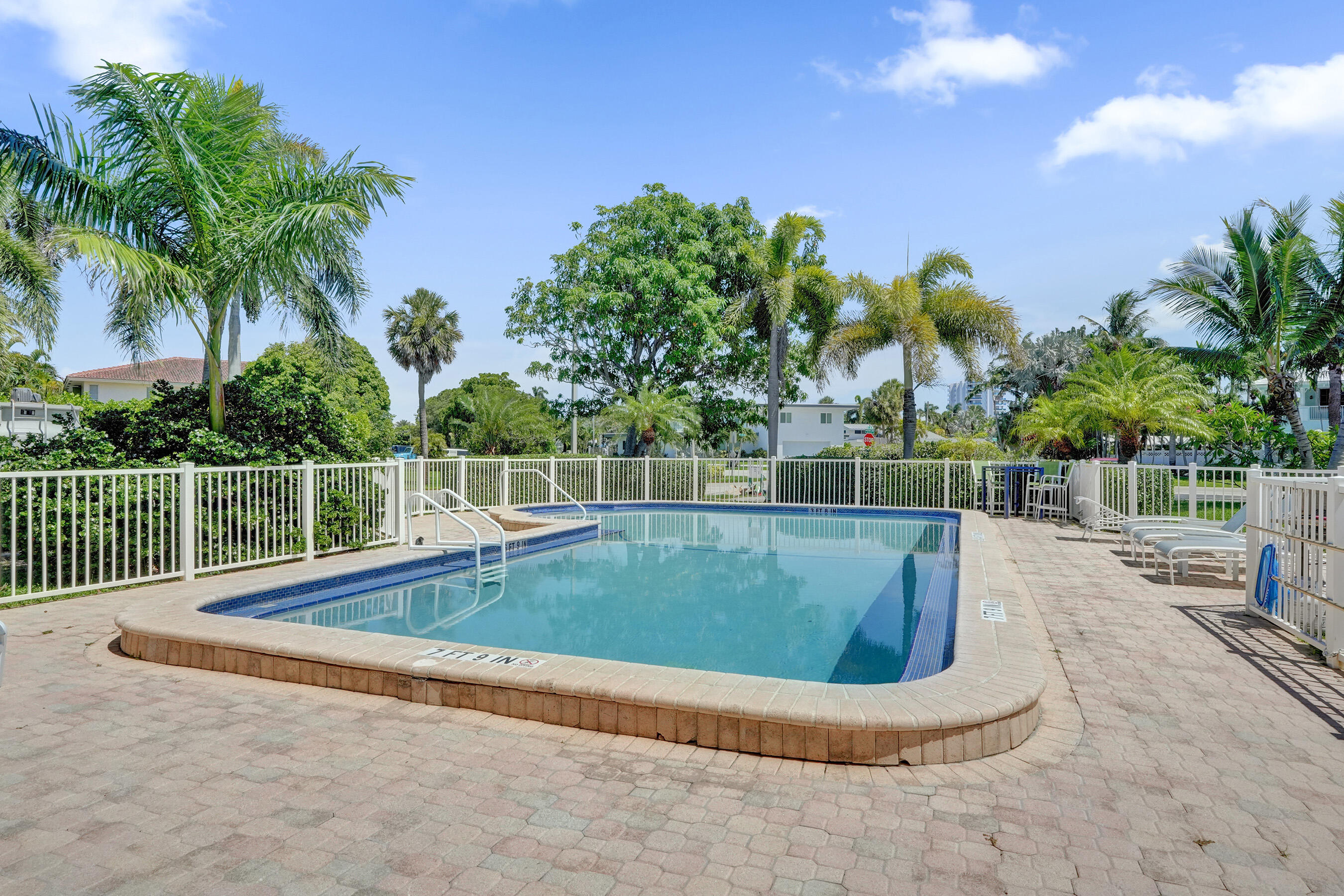 YACHT VIEW CONDO - Residential