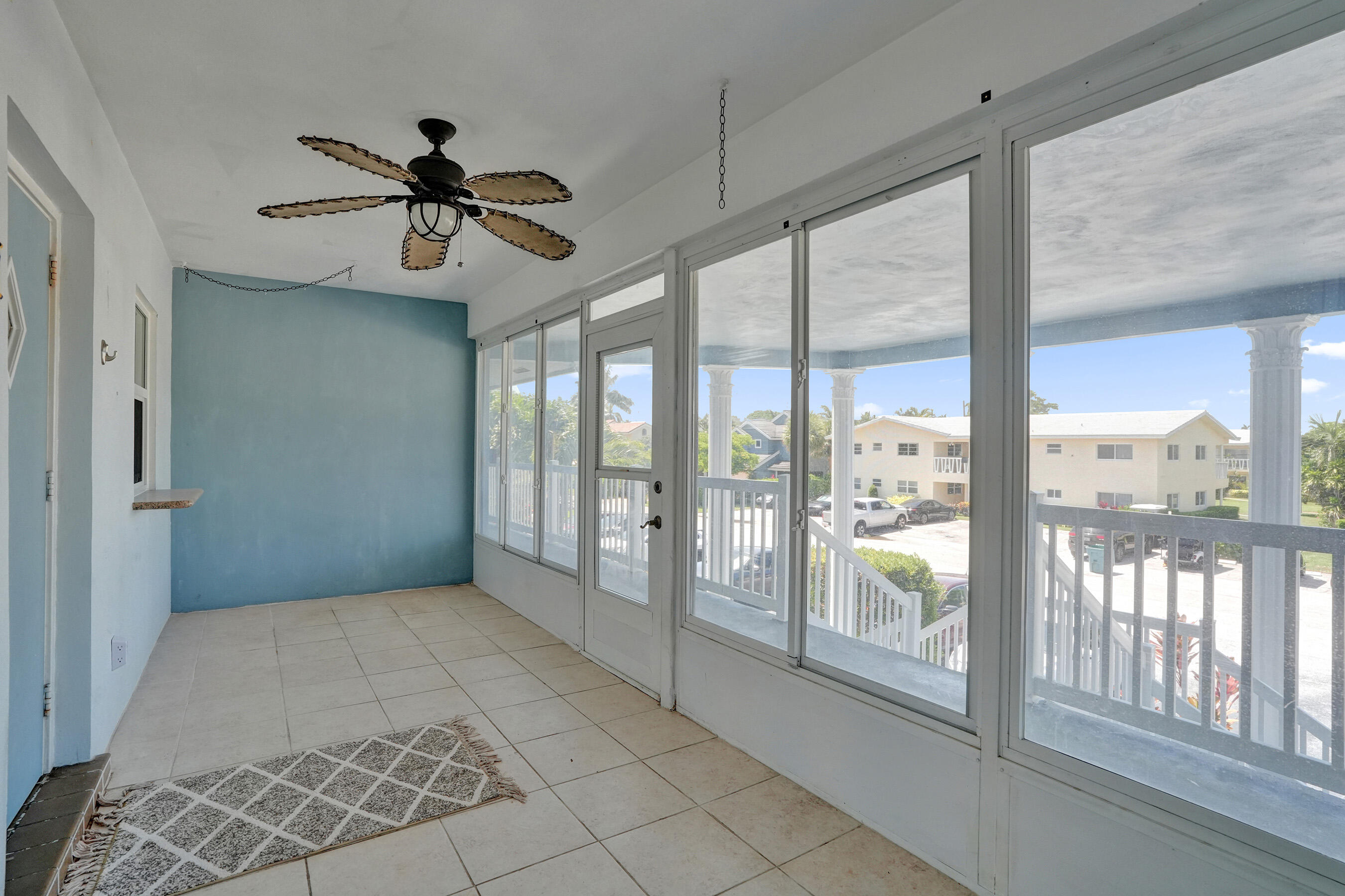 YACHT VIEW CONDO - Residential