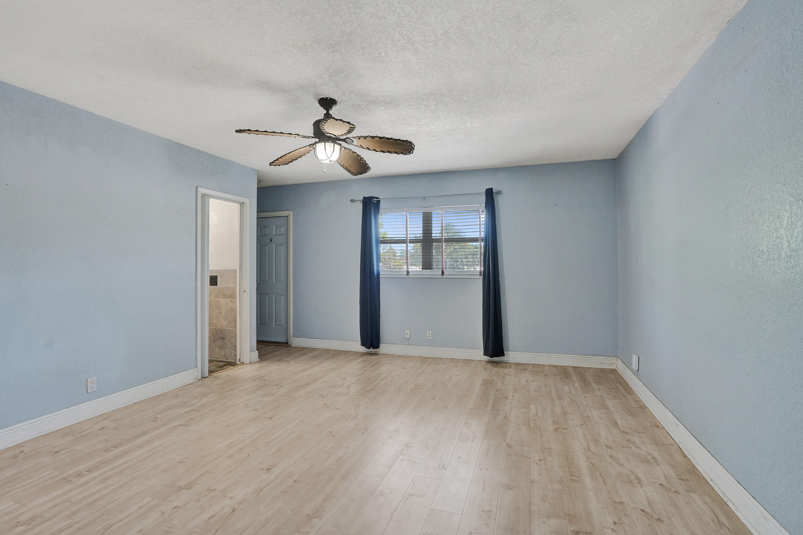 YACHT VIEW CONDO - Residential