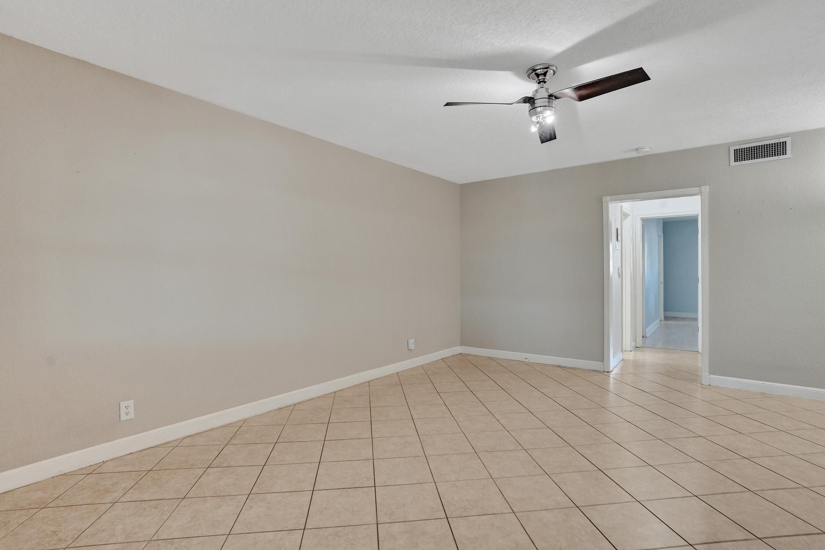 YACHT VIEW CONDO - Residential