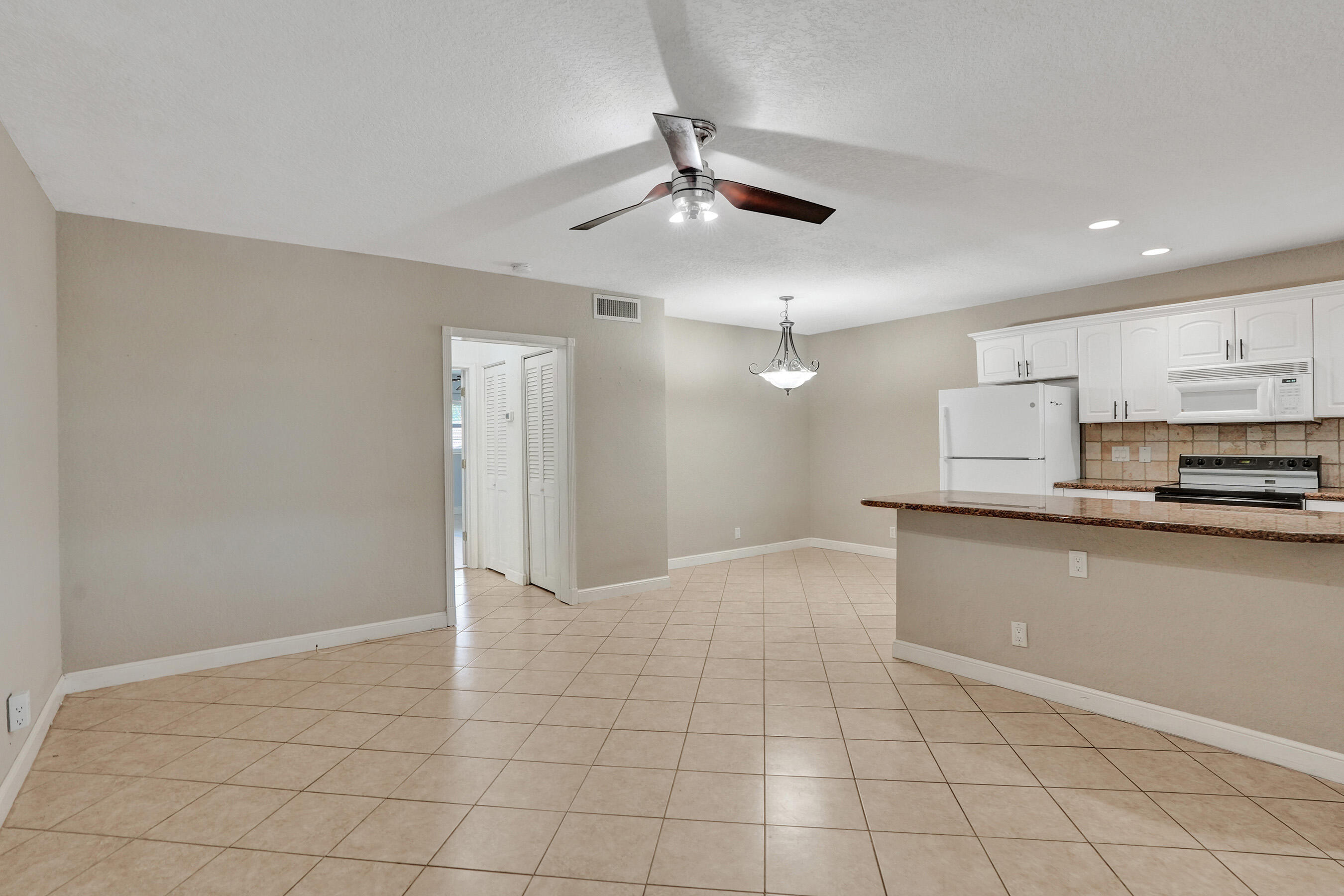 YACHT VIEW CONDO - Residential