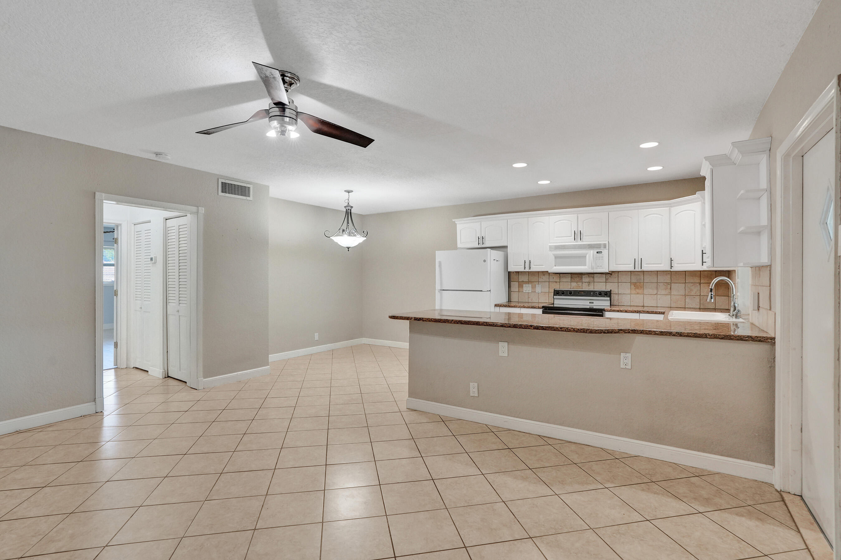 YACHT VIEW CONDO - Residential