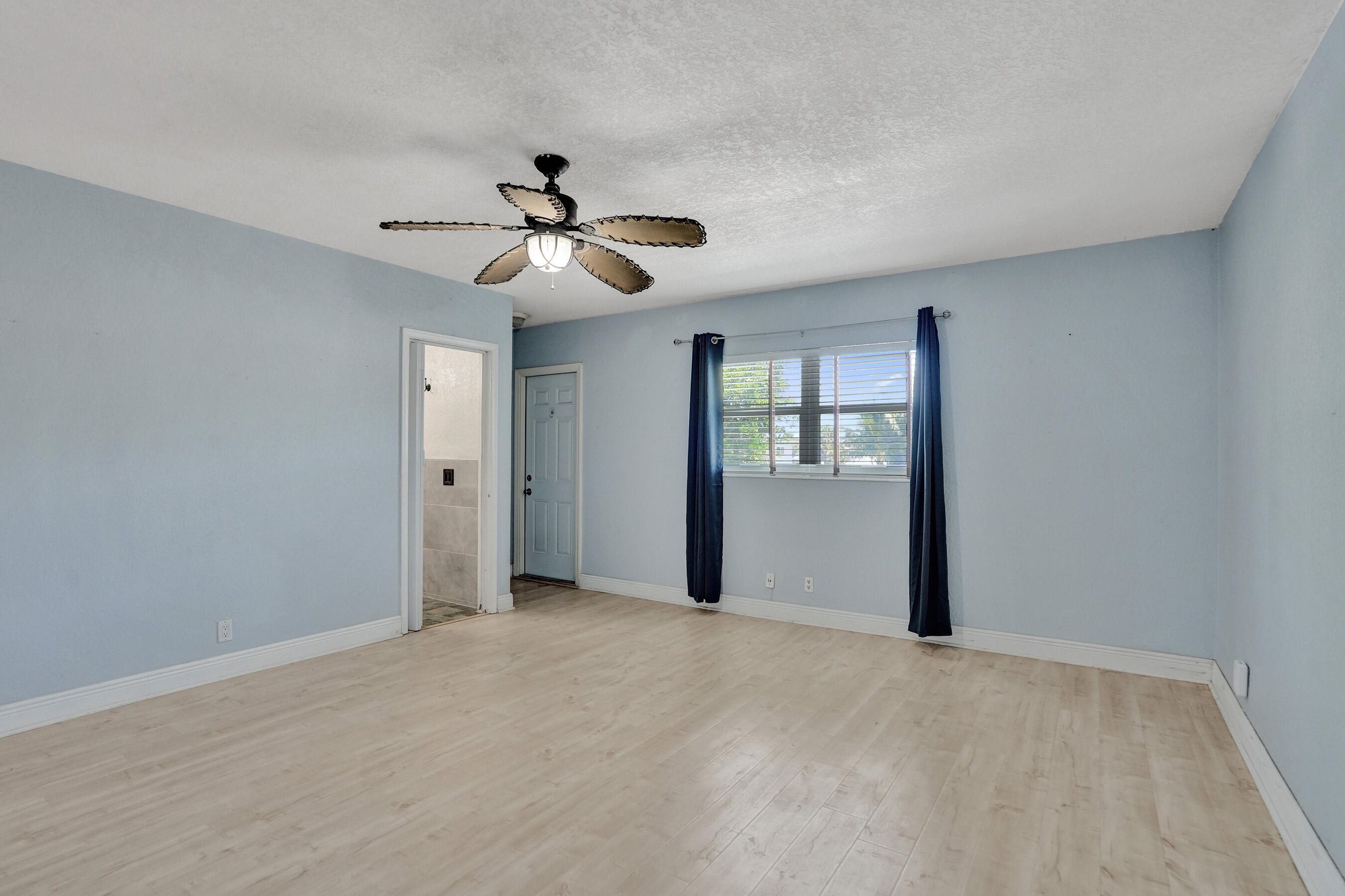 YACHT VIEW CONDO - Residential