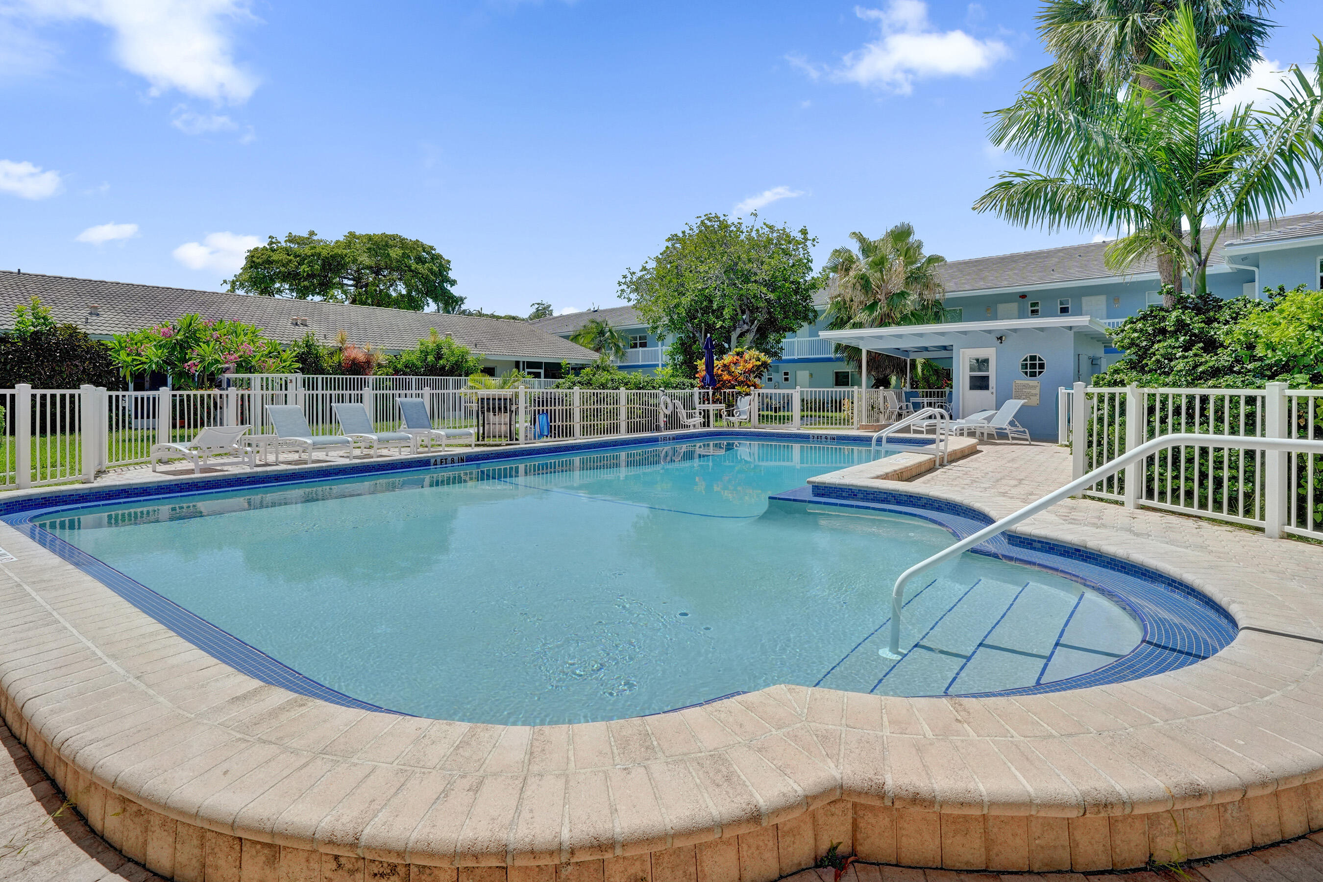 YACHT VIEW CONDO - Residential