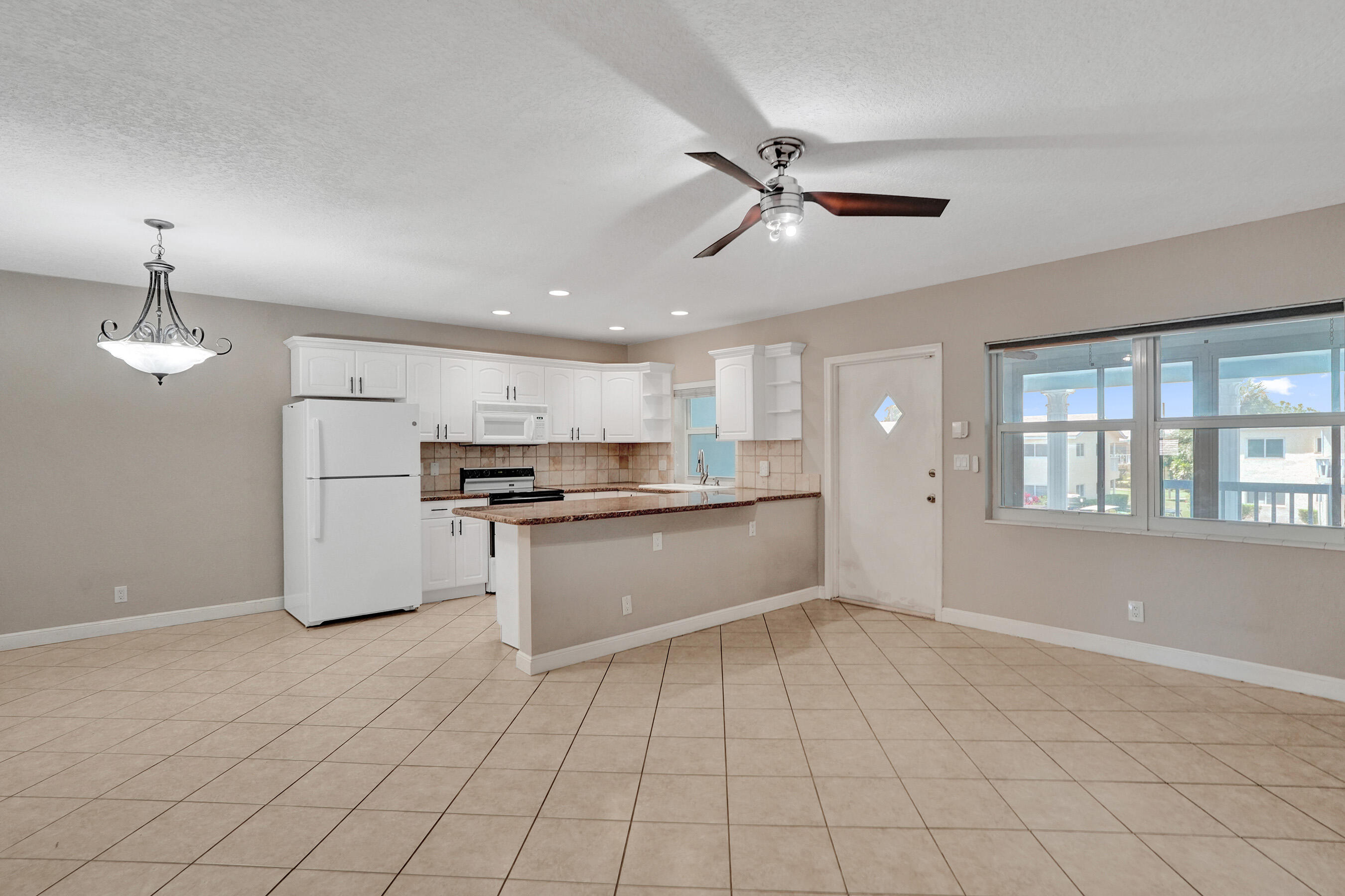 YACHT VIEW CONDO - Residential