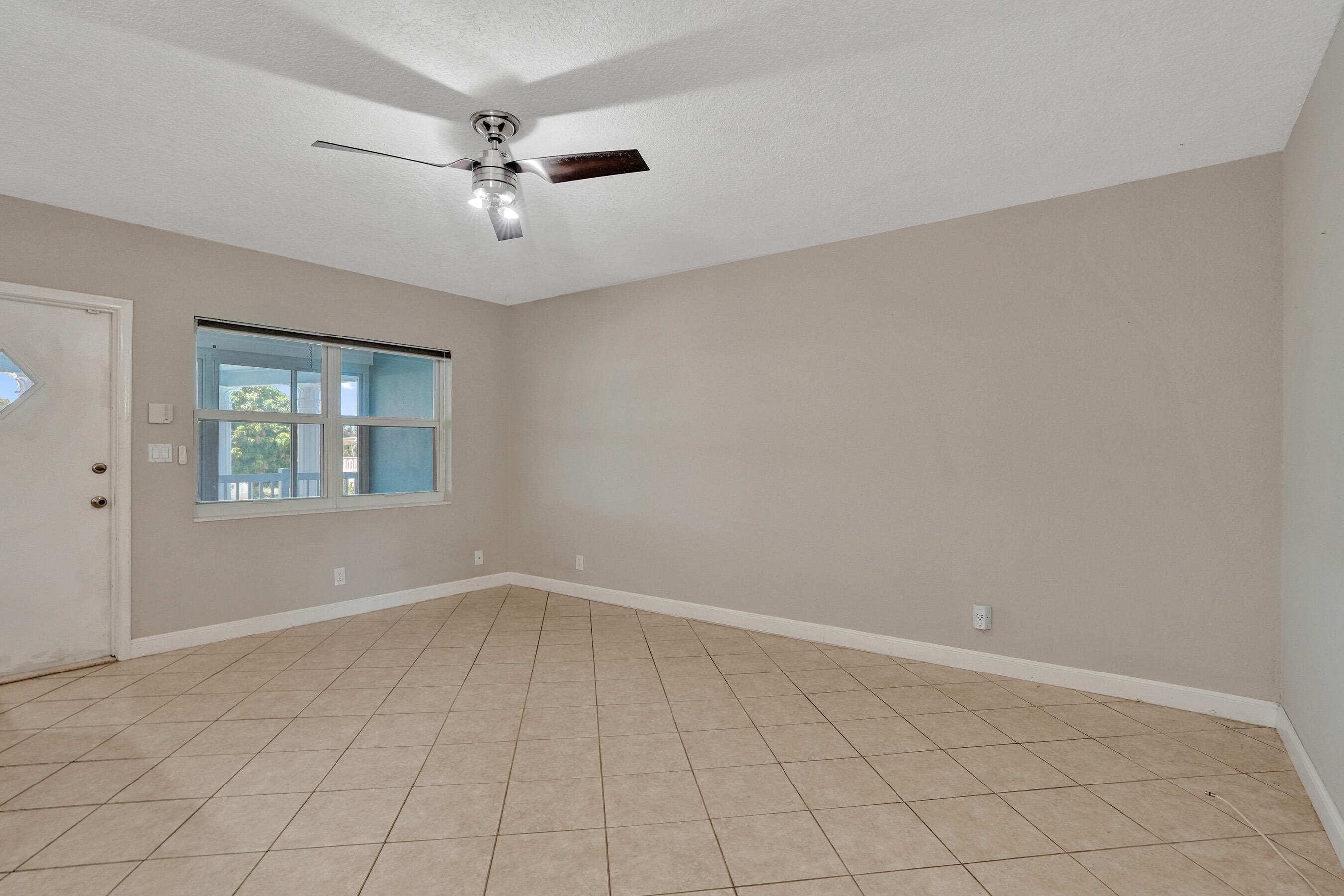 YACHT VIEW CONDO - Residential