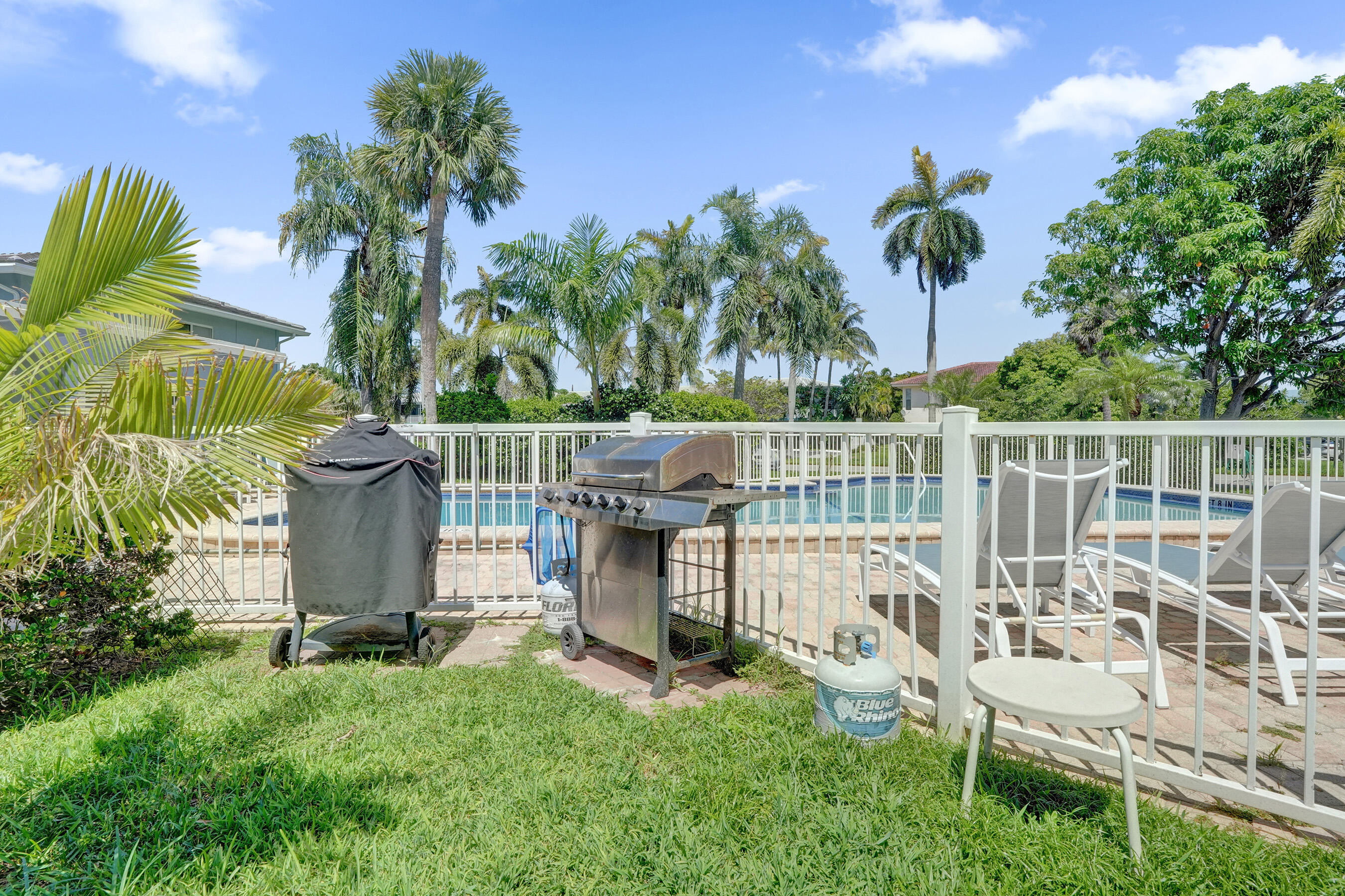 YACHT VIEW CONDO - Residential