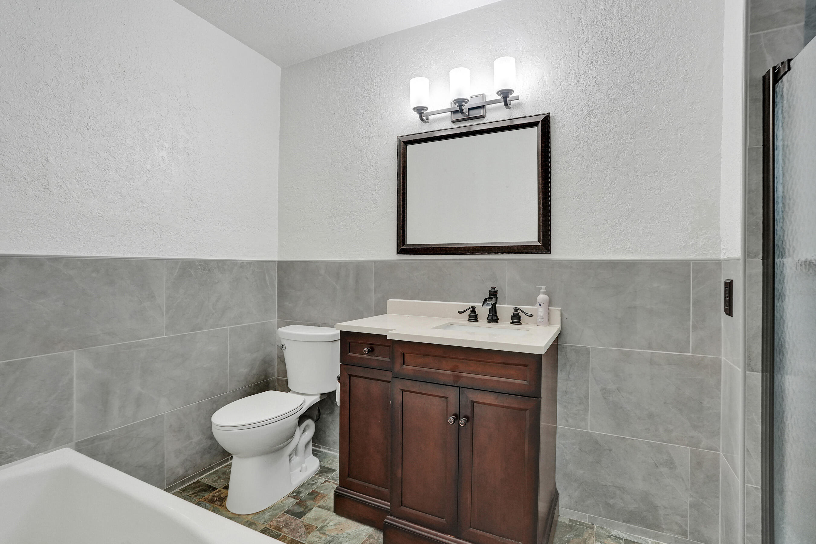 YACHT VIEW CONDO - Residential
