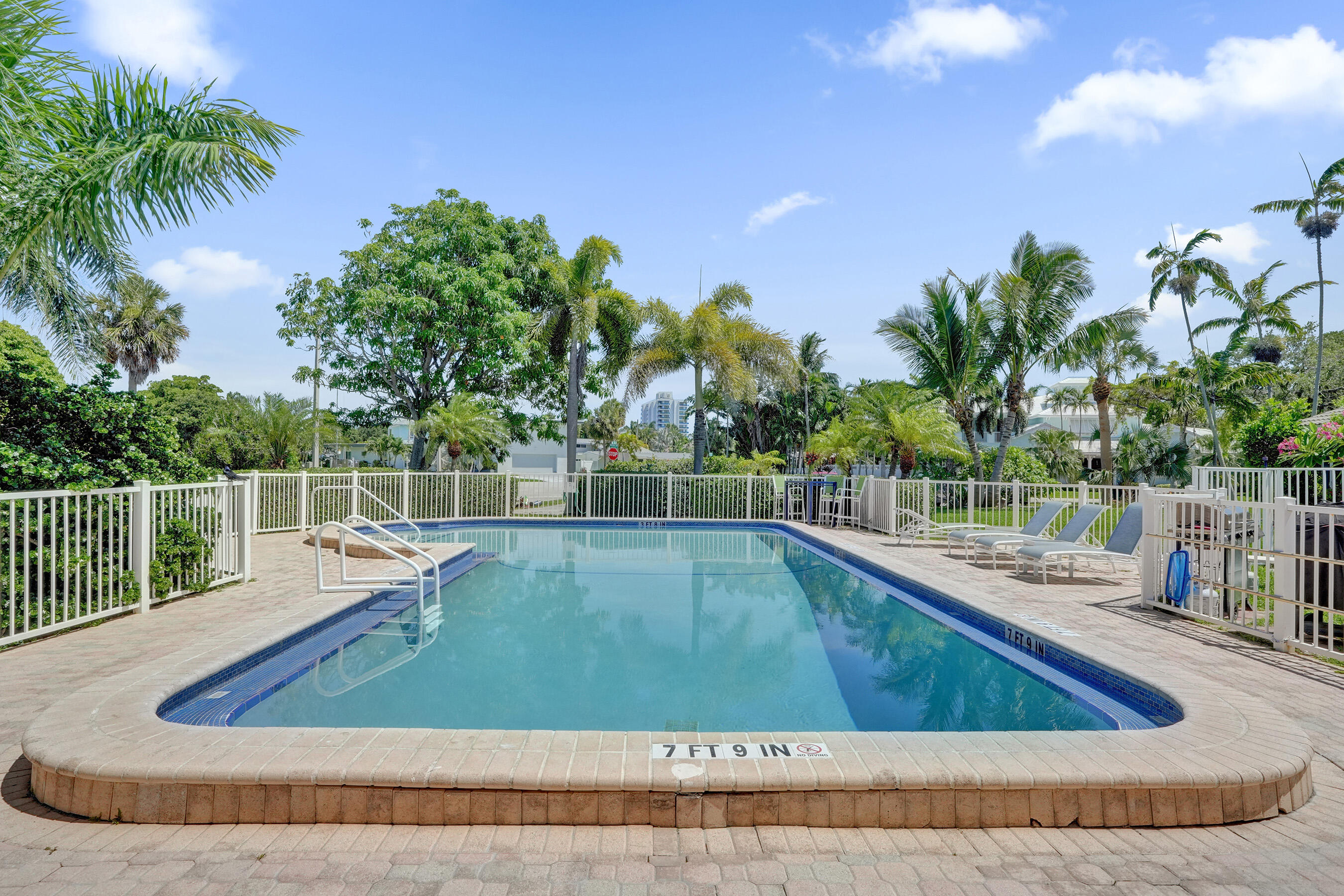 YACHT VIEW CONDO - Residential