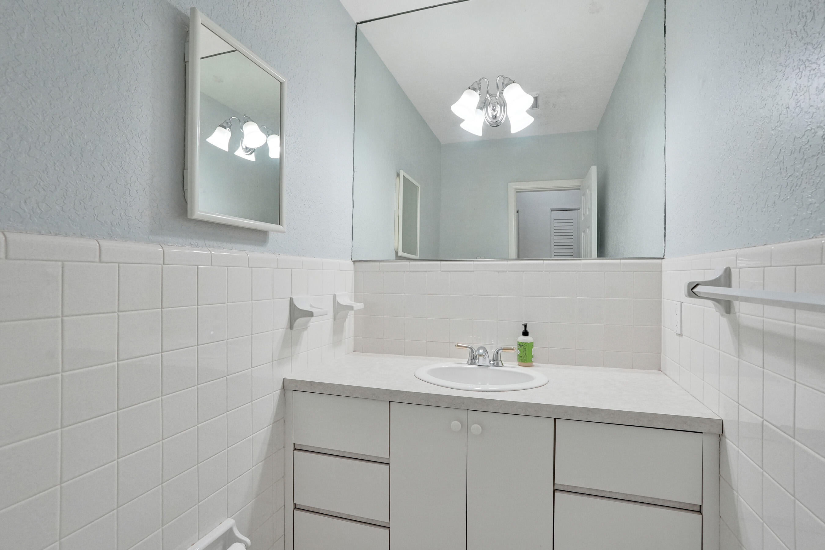 YACHT VIEW CONDO - Residential