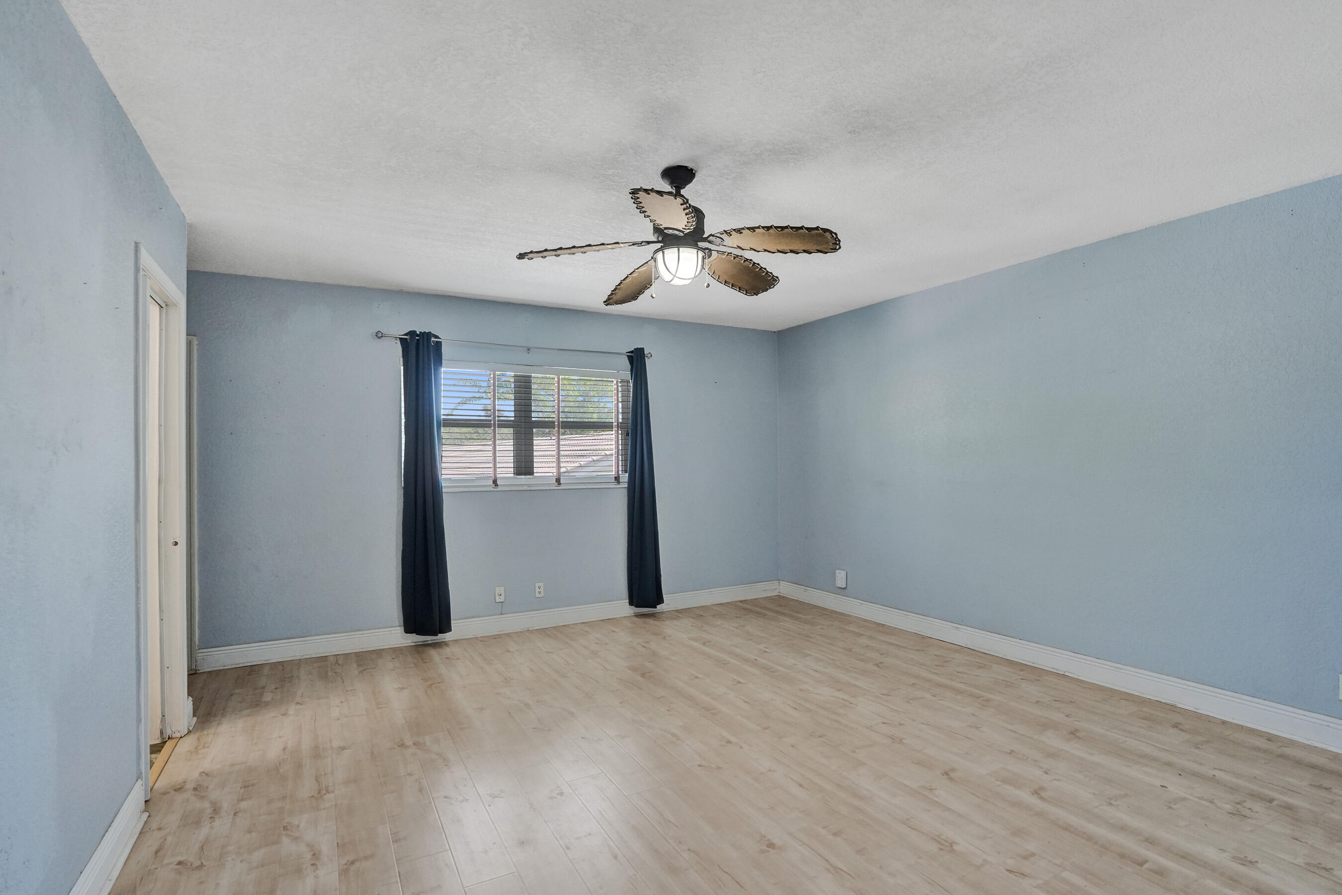 YACHT VIEW CONDO - Residential