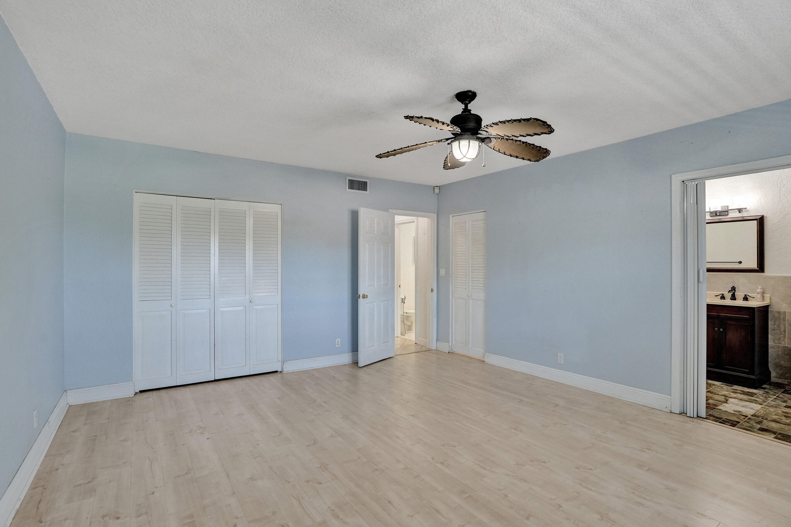 YACHT VIEW CONDO - Residential